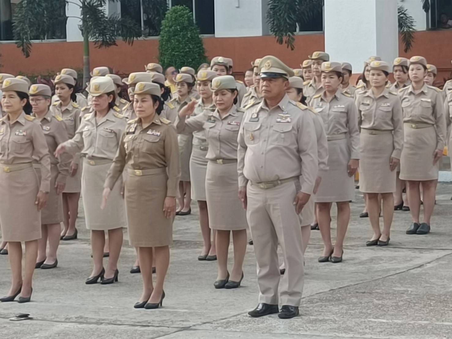 พช.นครพนม   ร่วมกิจกรรมเคารพธงชาติ สวดมนต์ไหว้พระ สร้างสำนึกรักและภาคภูมิใจในชาติไทย