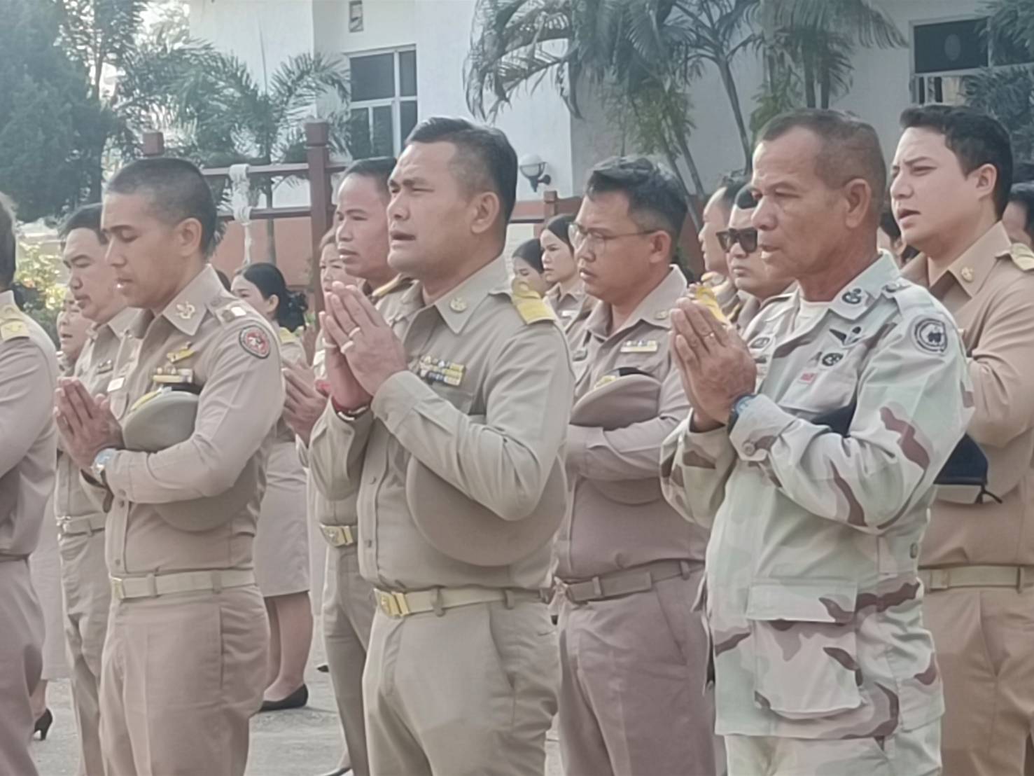 พช.นครพนม   ร่วมกิจกรรมเคารพธงชาติ สวดมนต์ไหว้พระ สร้างสำนึกรักและภาคภูมิใจในชาติไทย