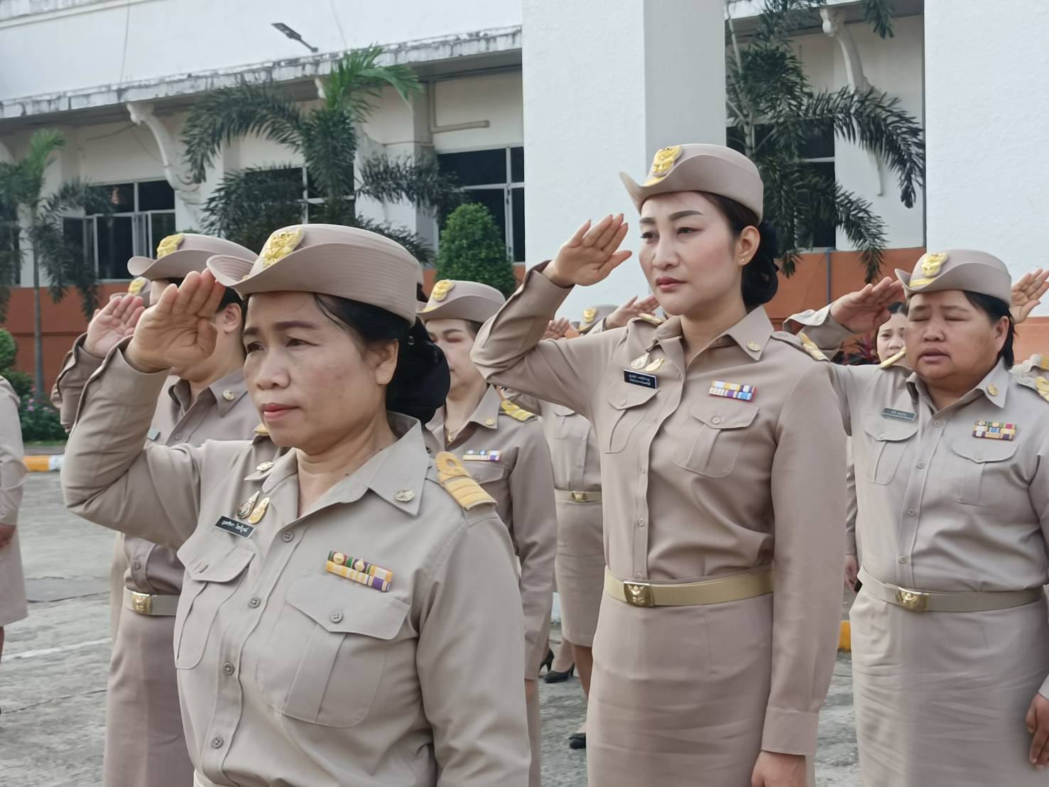 พช.นครพนม   ร่วมกิจกรรมเคารพธงชาติ สวดมนต์ไหว้พระ สร้างสำนึกรักและภาคภูมิใจในชาติไทย