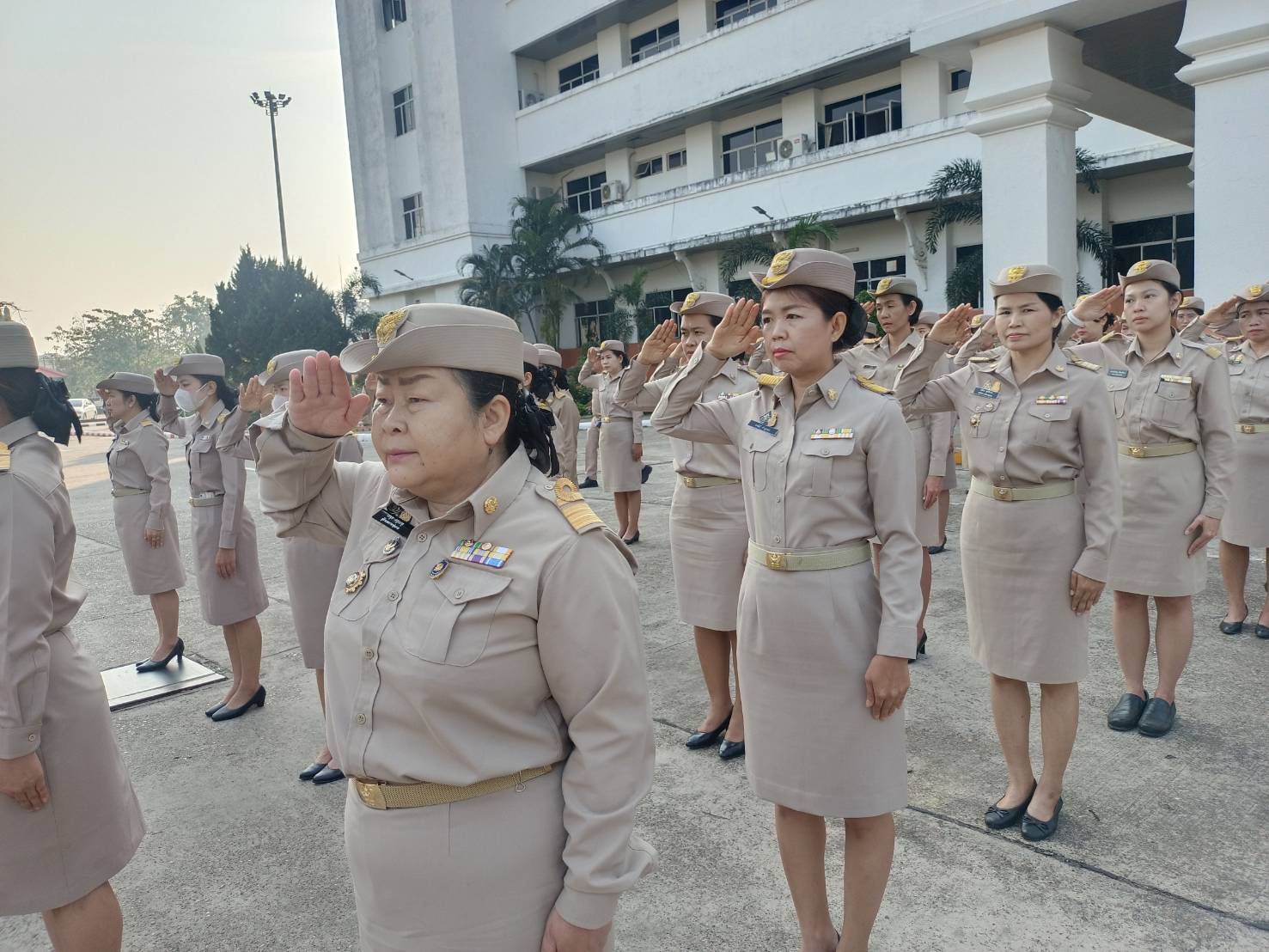 พช.นครพนม   ร่วมกิจกรรมเคารพธงชาติ สวดมนต์ไหว้พระ สร้างสำนึกรักและภาคภูมิใจในชาติไทย