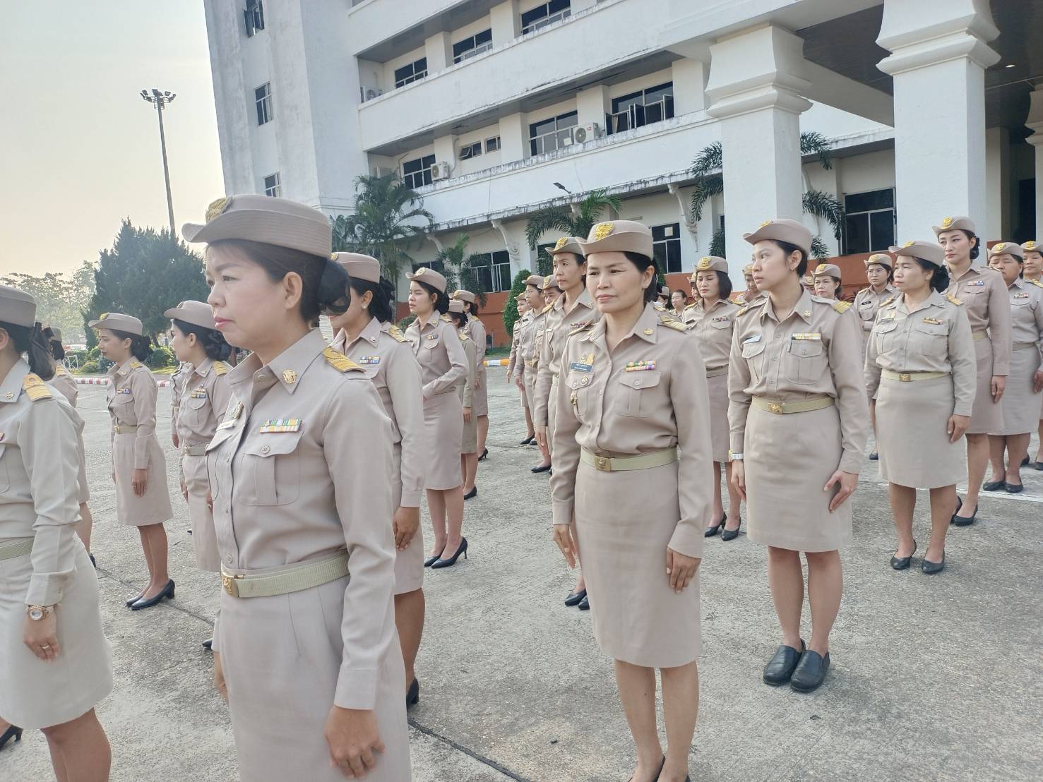 พช.นครพนม   ร่วมกิจกรรมเคารพธงชาติ สวดมนต์ไหว้พระ สร้างสำนึกรักและภาคภูมิใจในชาติไทย