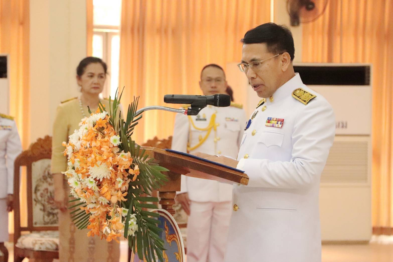 จังหวัดนครพนม   จัดพิธีมอบแบบลายผ้าพระราชทาน “ผ้าลายสิริวชิราภรณ์” “ผ้าลายชบาปัตตานี” และเครื่องหมายรับรองสินค้าแฟชั่นและหัตถกรรมพระราชทาน “Sustainable Fashion : แฟชั่นแห่งความยั่งยืน” ให้กับช่างทอผ้าทุกกลุ่ม ทุกเทคนิค เพื่อพัฒนาคุณภาพชีวิตประชาชนอย่างยั่งยืน