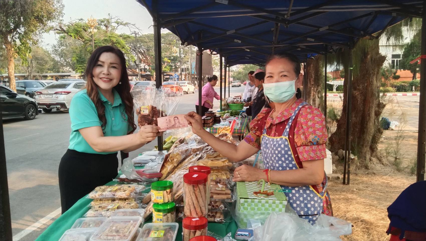 นครพนม   จัดแสดงและจำหน่ายผลผลิต โคก หนอง นา “ตลาดนัดโคก หนอง นา และอาหารปลอดภัย” สู่ความยั่งยืน