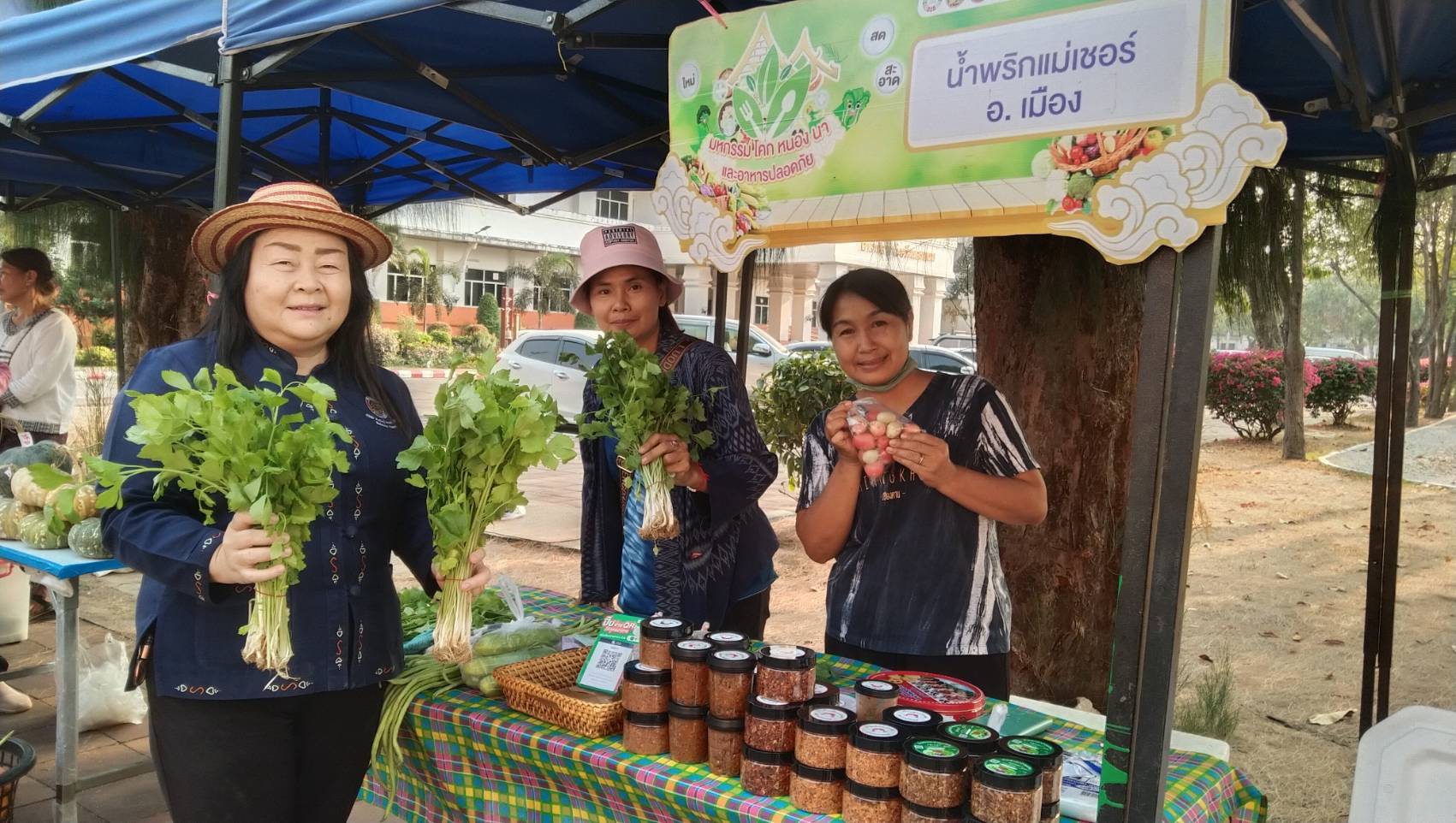 นครพนม   จัดแสดงและจำหน่ายผลผลิต โคก หนอง นา “ตลาดนัดโคก หนอง นา และอาหารปลอดภัย” สู่ความยั่งยืน