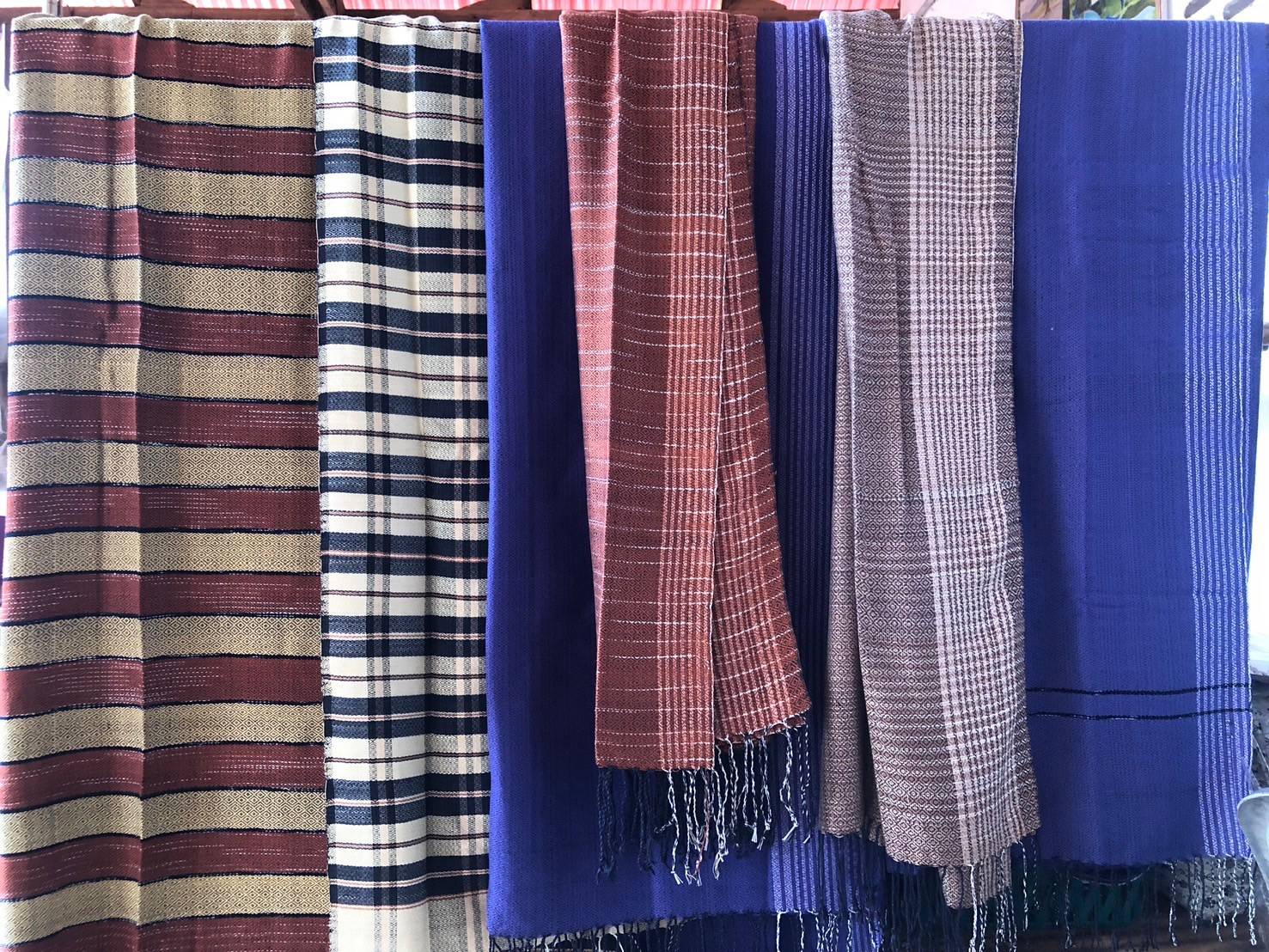 พช.นครพนม    เร่งส่งเสริมการทอผ้าลายพระราชาทาน “ผ้าลายสิริวชิราภรณ์” และส่งเสริม “Sustainable Fashion : แฟชั่นแห่งความยั่งยืน”