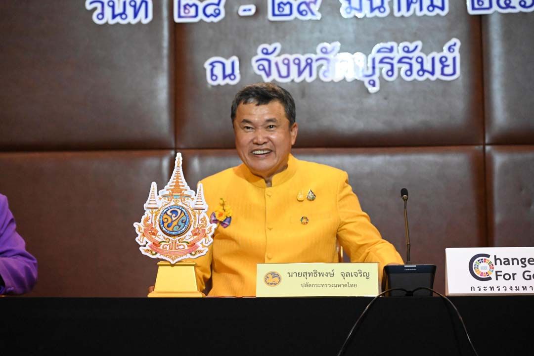 จังหวัดนครพนม   ร่วมประชุมแนวทางการขับเคลื่อนงานตามโครงการอบรมเพิ่มประสิทธิภาพผู้นำในการเสริมสร้างบทบาทของหมู่บ้านสู่การพัฒนาประเทศอย่างยั่งยืน ประจำปีงบประมาณ พ.ศ. 2567 รวม 20 จังหวัดภาคอีสาน ปลัด มท. มอบนโนบาย ย้ำเป็น “ราชสีห์ผู้ภักดีของแผ่นดิน” ทำหน้าที่ผู้นำการบำบัดทุกข์ บำรุงสุข แบบบูรณาการให้สำเร็จ มุ่งมั่นทำงาน “ด้วยน้ำใจ” และมีจิตวิญญาณในการทำประโยชน์เพื่อพี่น้องประชาชน