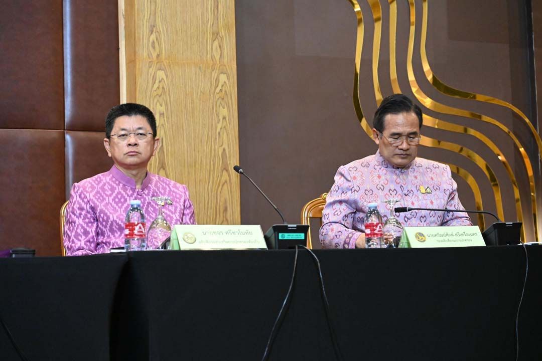 จังหวัดนครพนม   ร่วมประชุมแนวทางการขับเคลื่อนงานตามโครงการอบรมเพิ่มประสิทธิภาพผู้นำในการเสริมสร้างบทบาทของหมู่บ้านสู่การพัฒนาประเทศอย่างยั่งยืน ประจำปีงบประมาณ พ.ศ. 2567 รวม 20 จังหวัดภาคอีสาน ปลัด มท. มอบนโนบาย ย้ำเป็น “ราชสีห์ผู้ภักดีของแผ่นดิน” ทำหน้าที่ผู้นำการบำบัดทุกข์ บำรุงสุข แบบบูรณาการให้สำเร็จ มุ่งมั่นทำงาน “ด้วยน้ำใจ” และมีจิตวิญญาณในการทำประโยชน์เพื่อพี่น้องประชาชน