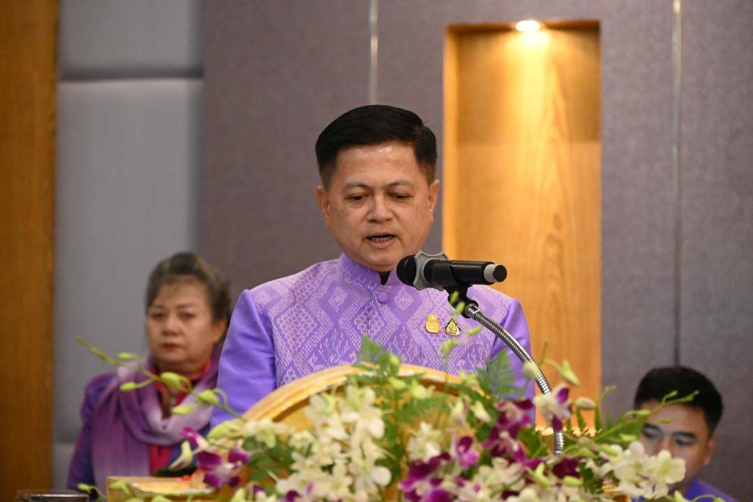 จังหวัดนครพนม   ร่วมประชุมแนวทางการขับเคลื่อนงานตามโครงการอบรมเพิ่มประสิทธิภาพผู้นำในการเสริมสร้างบทบาทของหมู่บ้านสู่การพัฒนาประเทศอย่างยั่งยืน ประจำปีงบประมาณ พ.ศ. 2567 รวม 20 จังหวัดภาคอีสาน ปลัด มท. มอบนโนบาย ย้ำเป็น “ราชสีห์ผู้ภักดีของแผ่นดิน” ทำหน้าที่ผู้นำการบำบัดทุกข์ บำรุงสุข แบบบูรณาการให้สำเร็จ มุ่งมั่นทำงาน “ด้วยน้ำใจ” และมีจิตวิญญาณในการทำประโยชน์เพื่อพี่น้องประชาชน