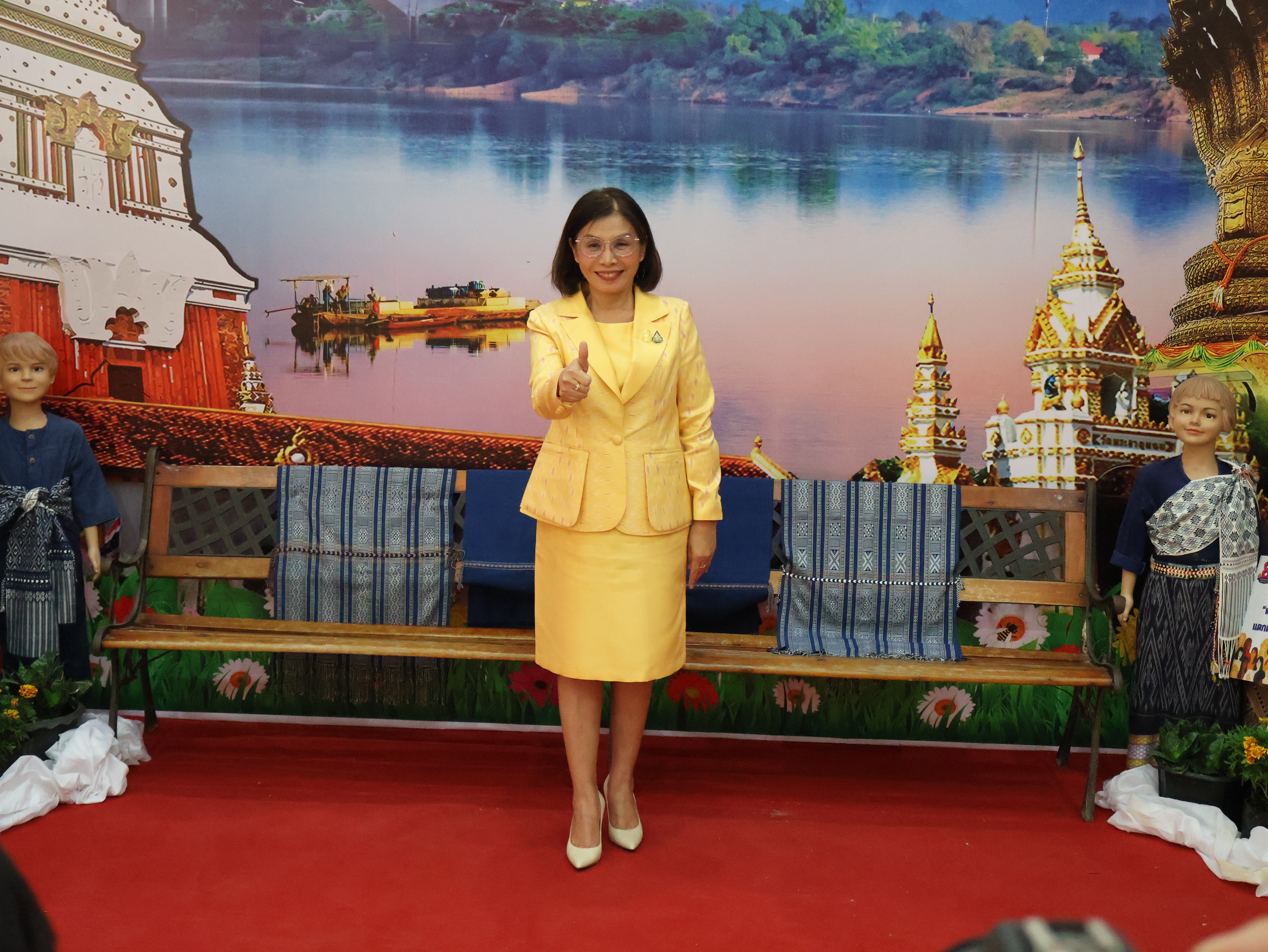จังหวัดนครพนม   จัดโครงการรวมพลังสตรีศรีนครพนม “เทิดไท้องค์ราชัน” กิจกรรมเนื่องในวันสตรีสากลจังหวัดนครพนม ประจำปี 2567 และกิจกรรมมหกรรมการออม 50 ปี ทุนชุมชนขับเคลื่อนเศรษฐกิจฐานราก