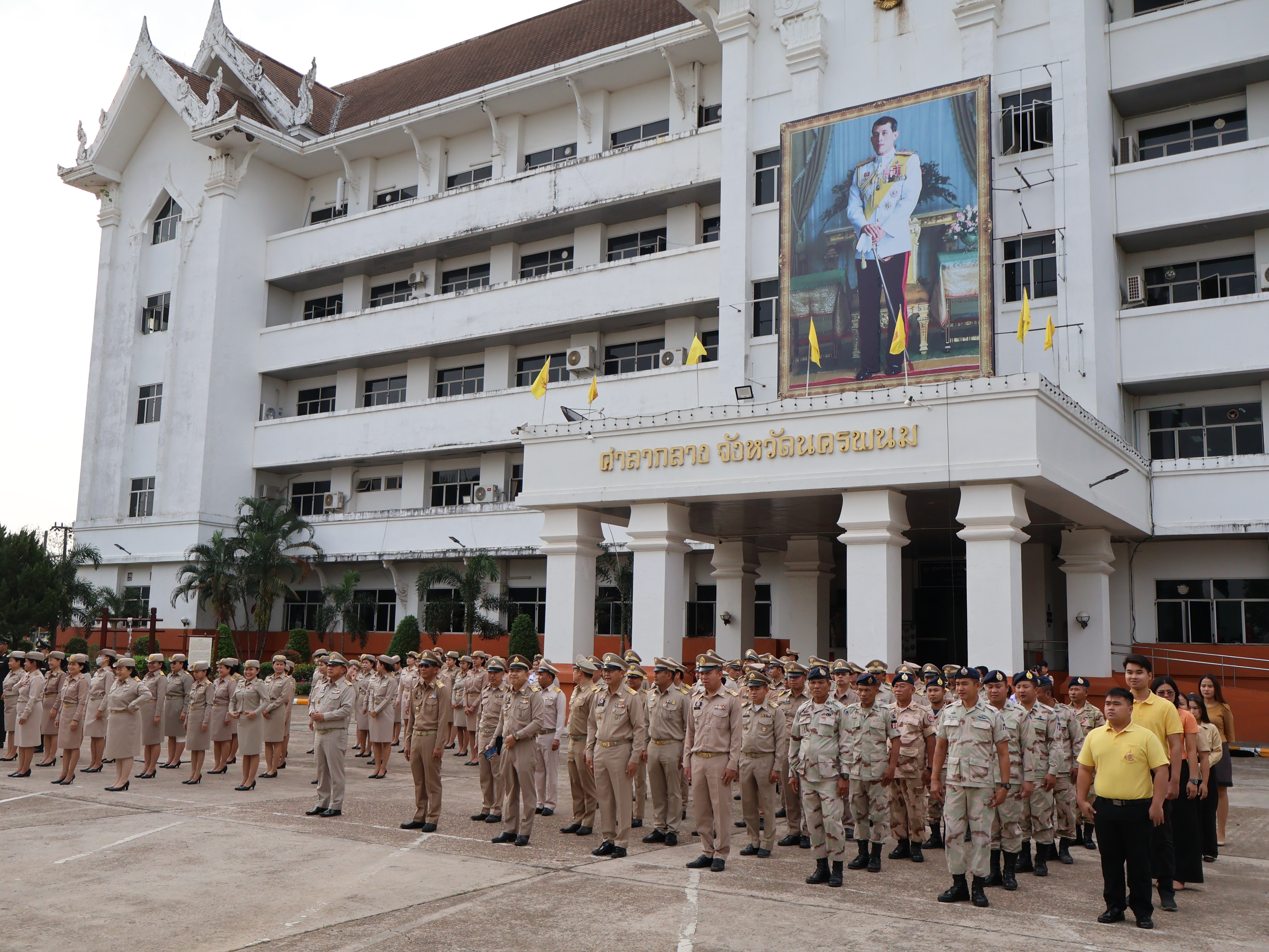พช.นครพนม   ร่วมกิจกรรมเคารพธงชาติ สวดมนต์ไหว้พระ สร้างสำนึกรักและภาคภูมิใจในชาติไทย