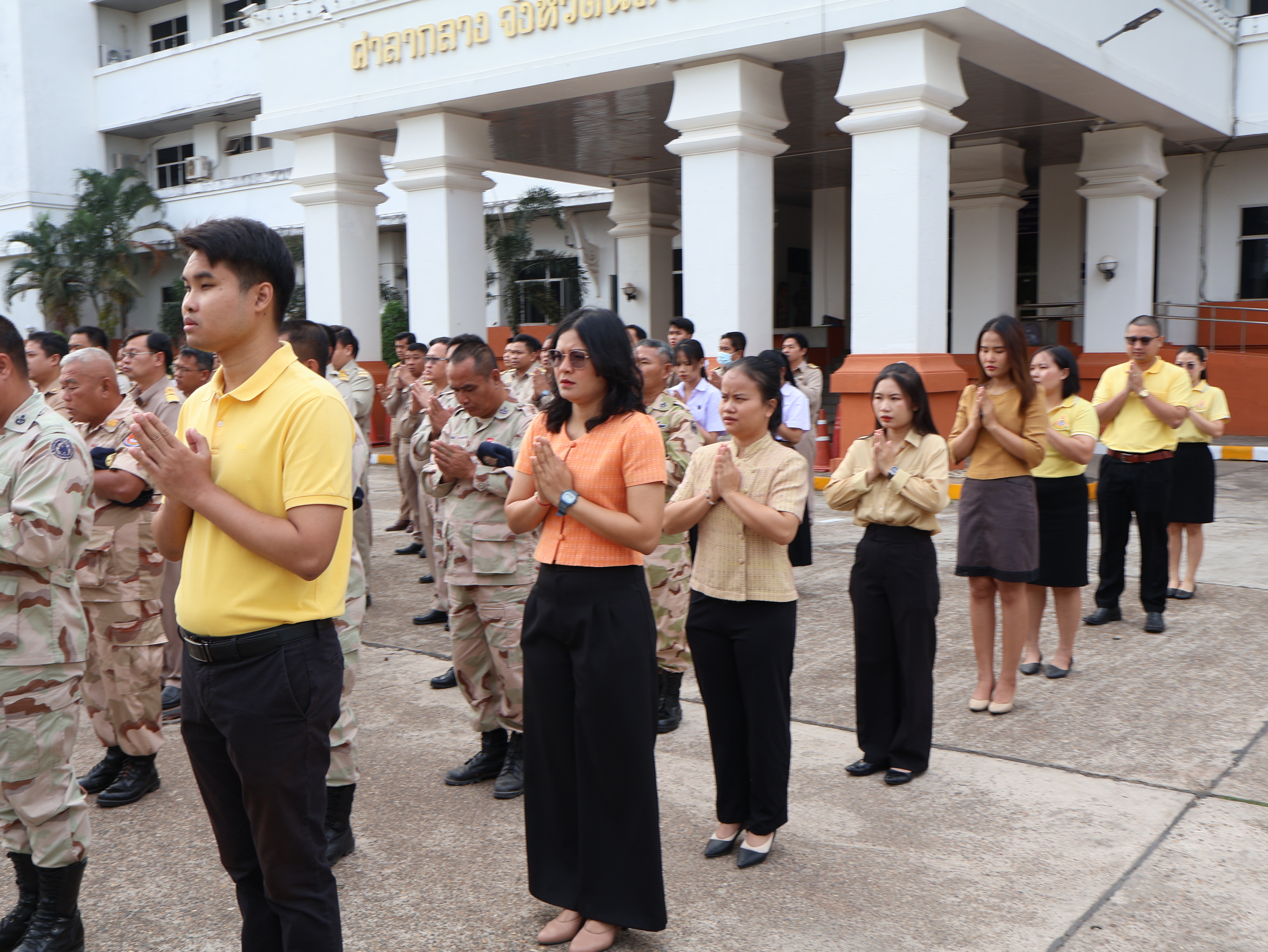 พช.นครพนม   ร่วมกิจกรรมเคารพธงชาติ สวดมนต์ไหว้พระ สร้างสำนึกรักและภาคภูมิใจในชาติไทย