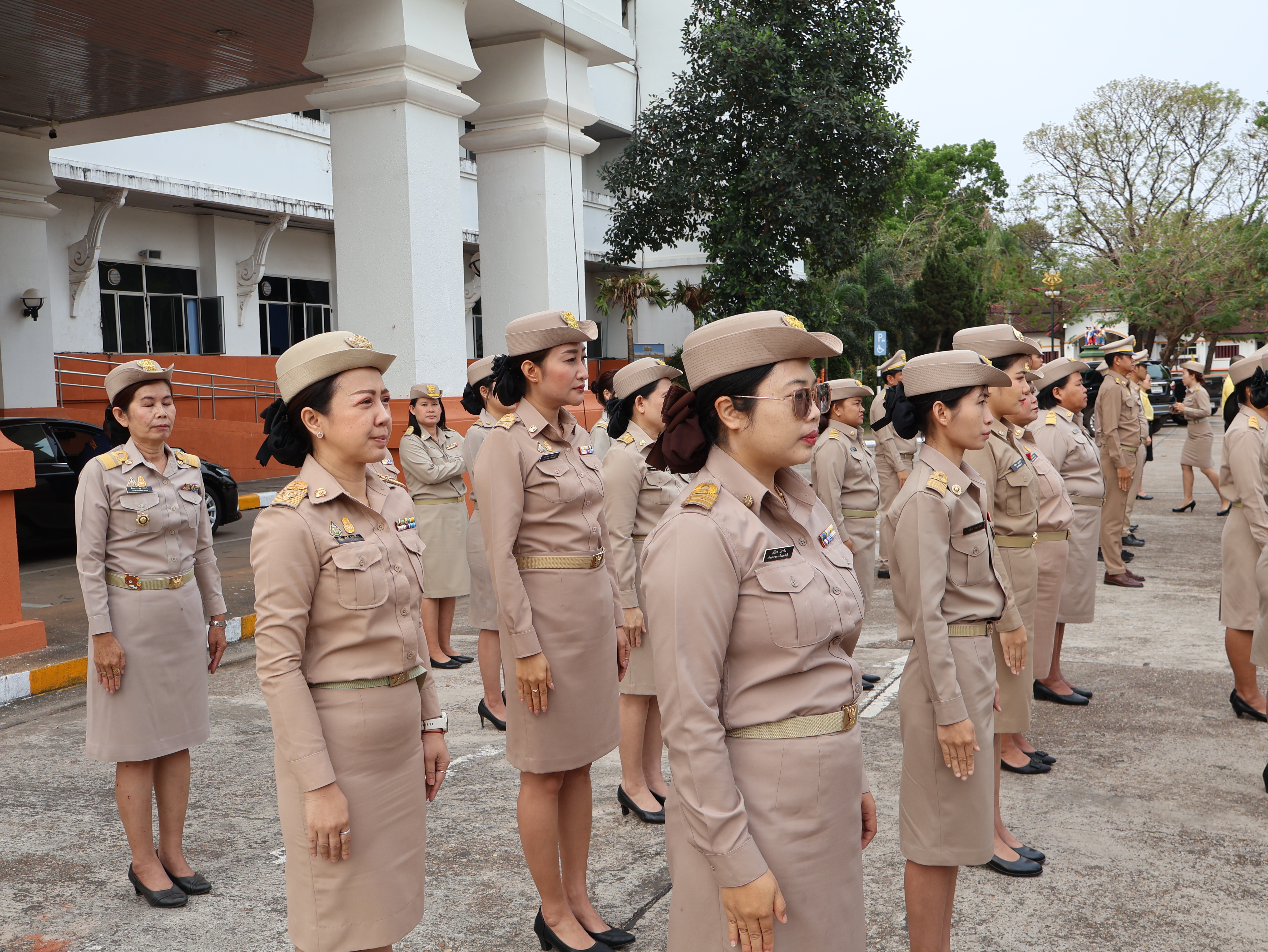 พช.นครพนม   ร่วมกิจกรรมเคารพธงชาติ สวดมนต์ไหว้พระ สร้างสำนึกรักและภาคภูมิใจในชาติไทย