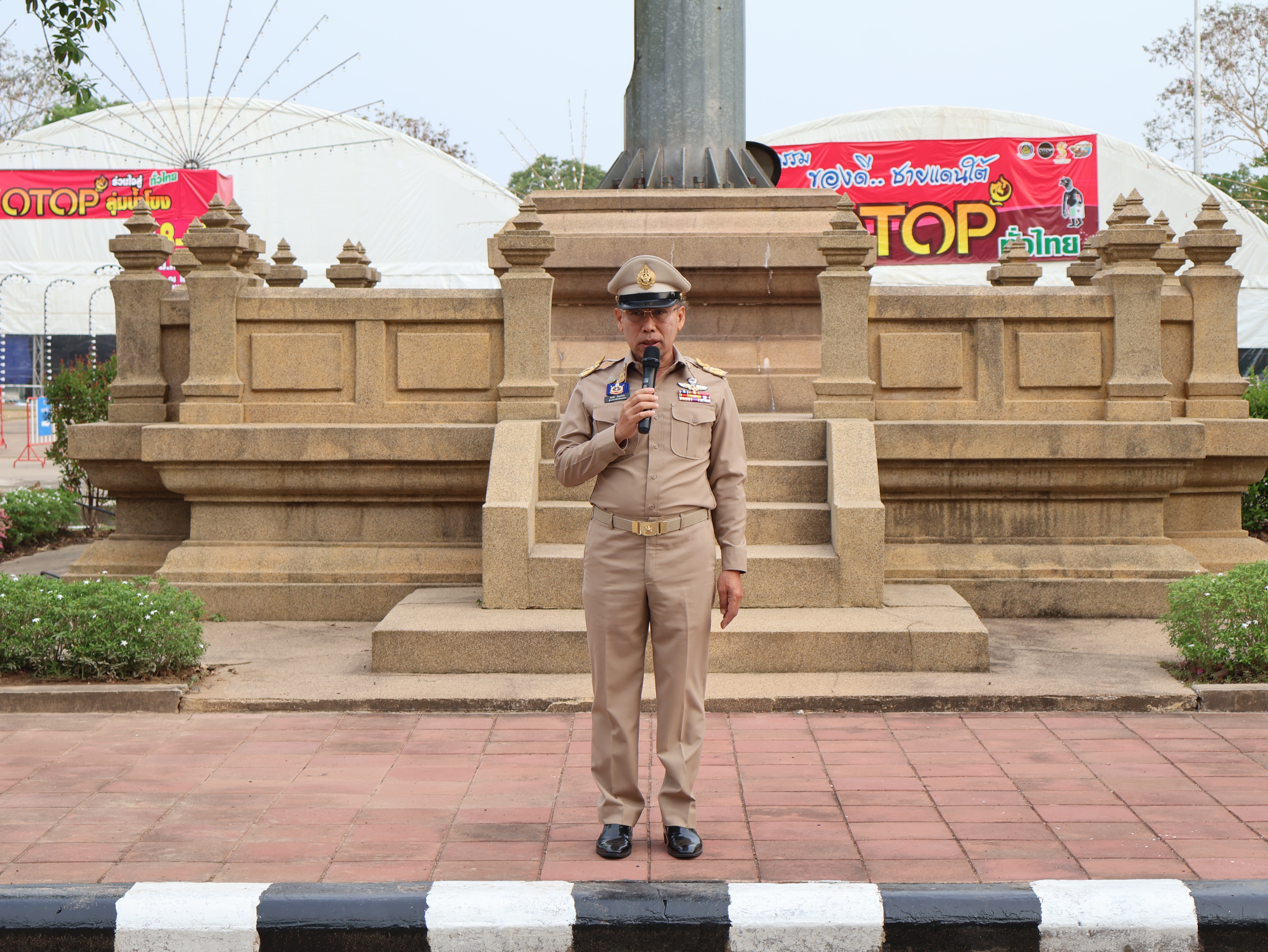 พช.นครพนม   ร่วมกิจกรรมเคารพธงชาติ สวดมนต์ไหว้พระ สร้างสำนึกรักและภาคภูมิใจในชาติไทย