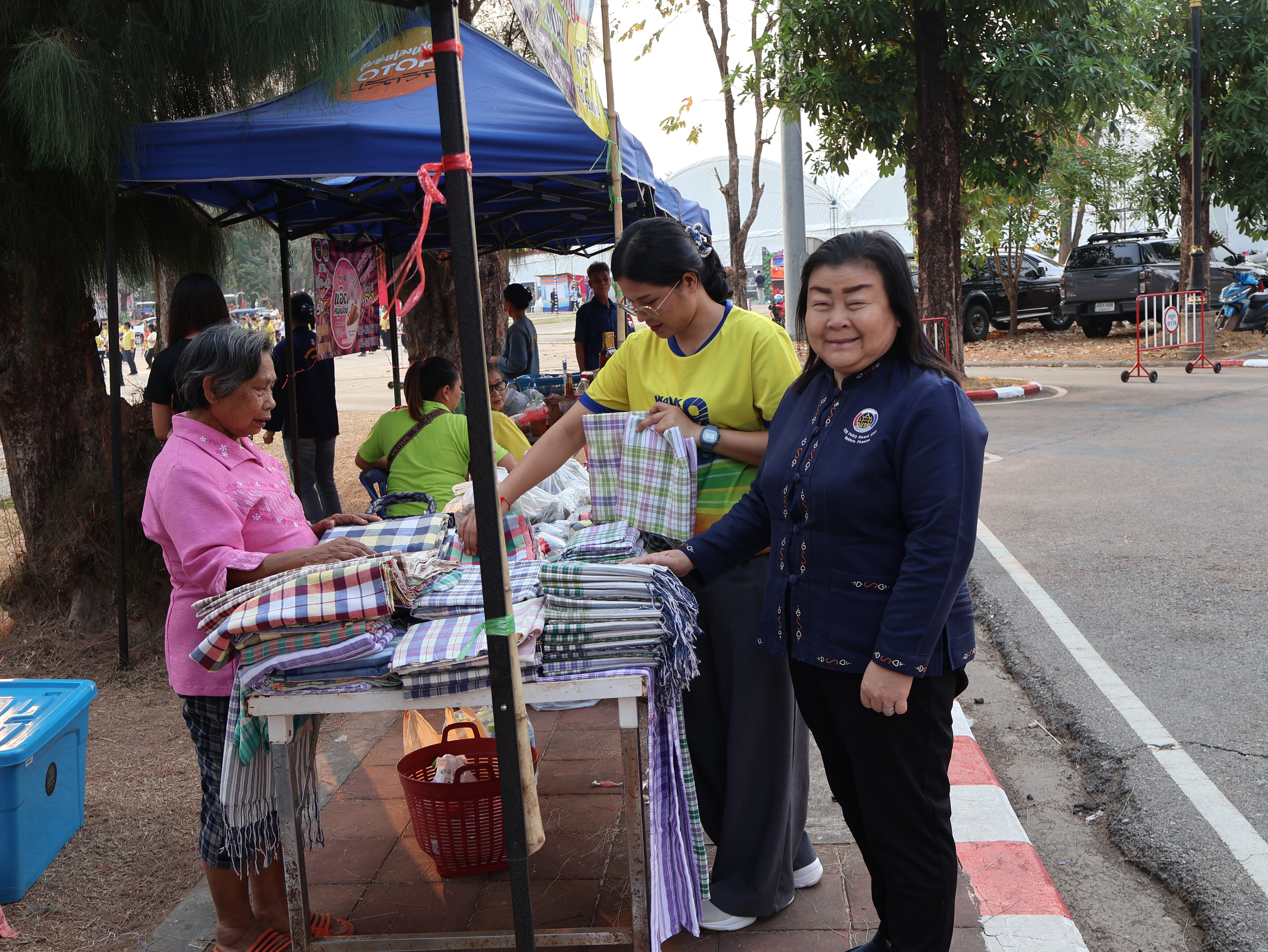 นครพนม   จัดแสดงและจำหน่ายผลผลิต โคก หนอง นา “ตลาดนัดโคก หนอง นา และอาหารปลอดภัย” สู่ความยั่งยืน