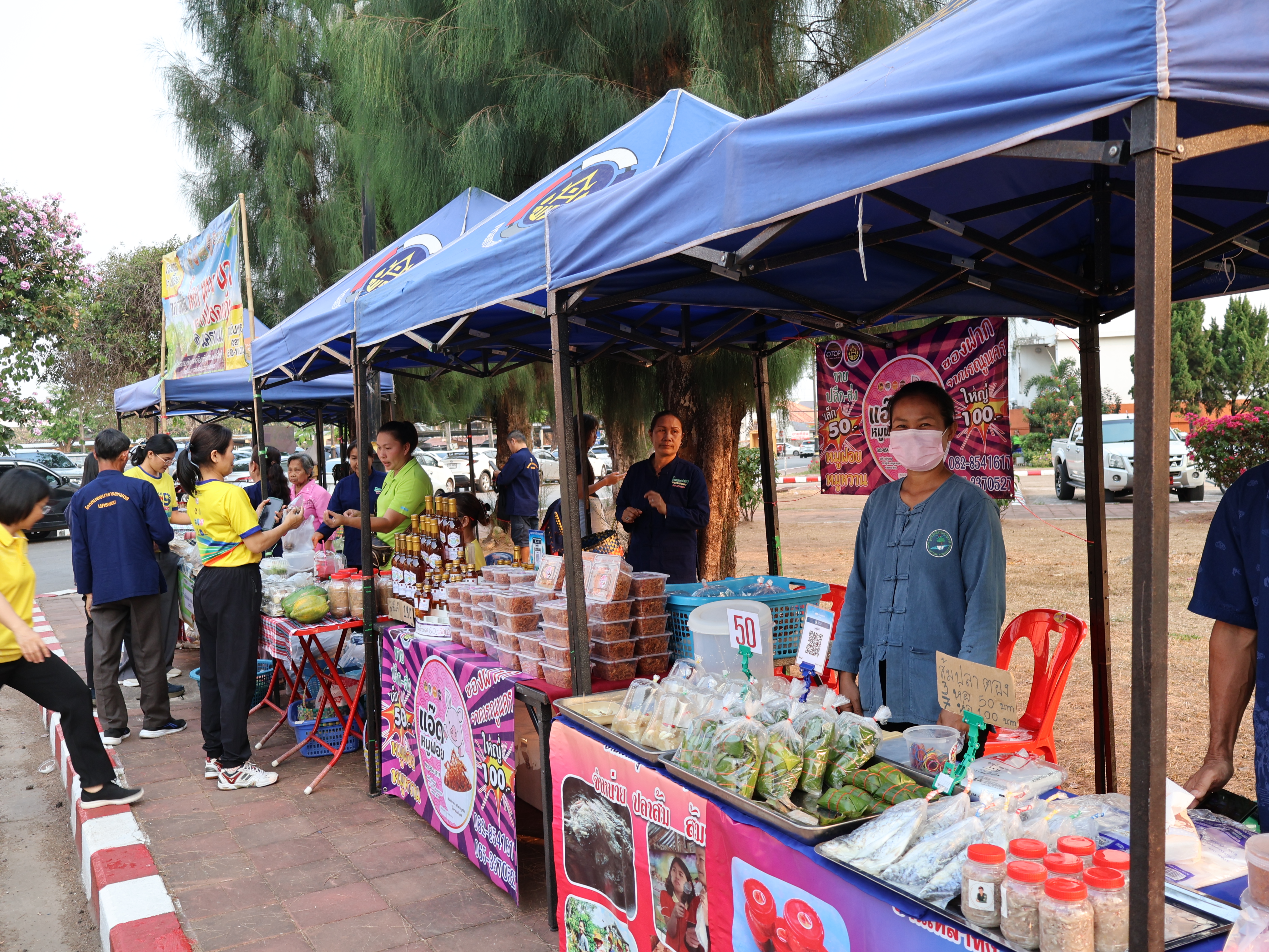 นครพนม   จัดแสดงและจำหน่ายผลผลิต โคก หนอง นา “ตลาดนัดโคก หนอง นา และอาหารปลอดภัย” สู่ความยั่งยืน