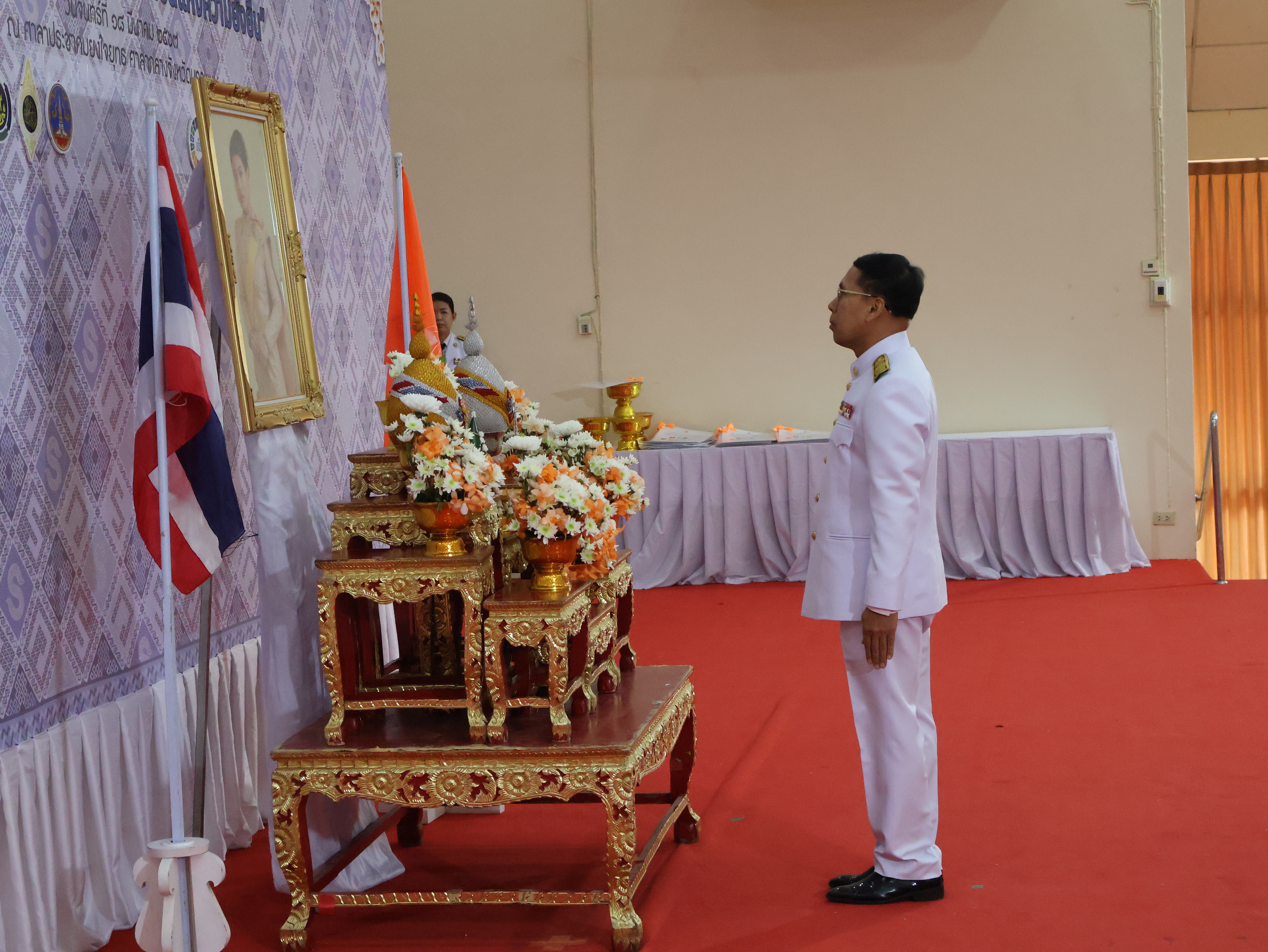 จังหวัดนครพนม   จัดพิธีมอบแบบลายผ้าพระราชทาน “ผ้าลายสิริวชิราภรณ์” “ผ้าลายชบาปัตตานี” และเครื่องหมายรับรองสินค้าแฟชั่นและหัตถกรรมพระราชทาน “Sustainable Fashion : แฟชั่นแห่งความยั่งยืน” ให้กับช่างทอผ้าทุกกลุ่ม ทุกเทคนิค เพื่อพัฒนาคุณภาพชีวิตประชาชนอย่างยั่งยืน