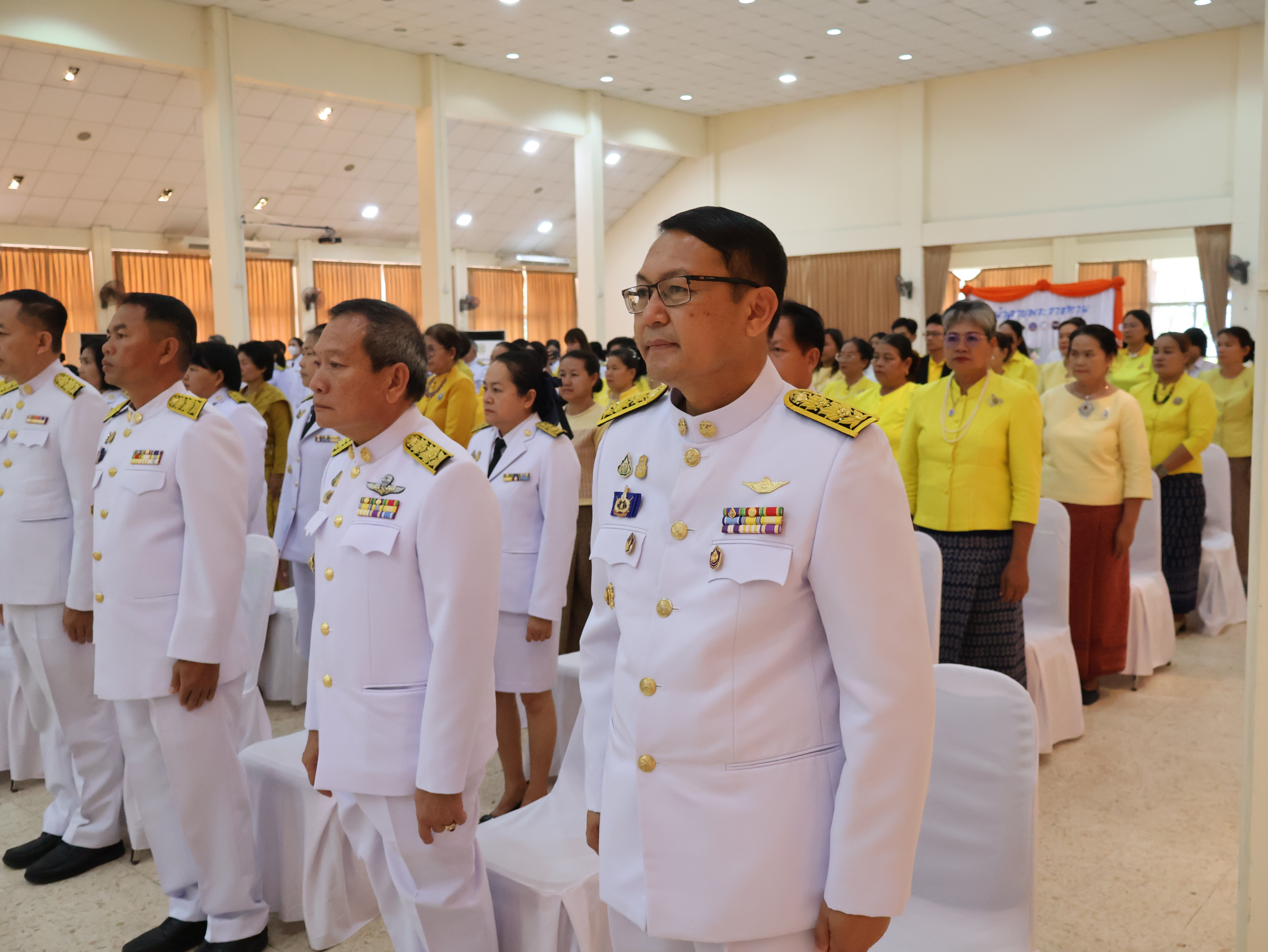 จังหวัดนครพนม   จัดพิธีมอบแบบลายผ้าพระราชทาน “ผ้าลายสิริวชิราภรณ์” “ผ้าลายชบาปัตตานี” และเครื่องหมายรับรองสินค้าแฟชั่นและหัตถกรรมพระราชทาน “Sustainable Fashion : แฟชั่นแห่งความยั่งยืน” ให้กับช่างทอผ้าทุกกลุ่ม ทุกเทคนิค เพื่อพัฒนาคุณภาพชีวิตประชาชนอย่างยั่งยืน