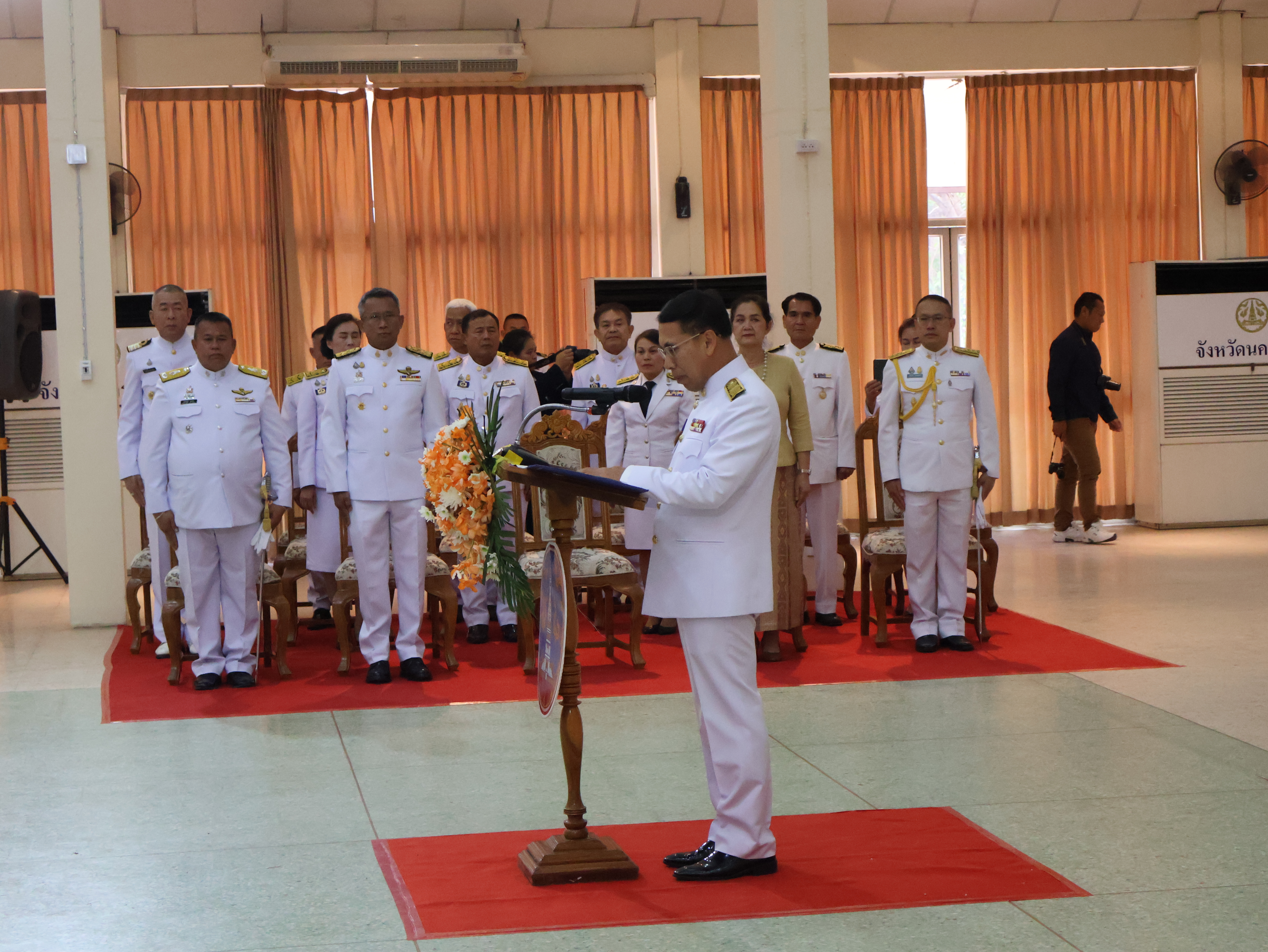 จังหวัดนครพนม   จัดพิธีมอบแบบลายผ้าพระราชทาน “ผ้าลายสิริวชิราภรณ์” “ผ้าลายชบาปัตตานี” และเครื่องหมายรับรองสินค้าแฟชั่นและหัตถกรรมพระราชทาน “Sustainable Fashion : แฟชั่นแห่งความยั่งยืน” ให้กับช่างทอผ้าทุกกลุ่ม ทุกเทคนิค เพื่อพัฒนาคุณภาพชีวิตประชาชนอย่างยั่งยืน