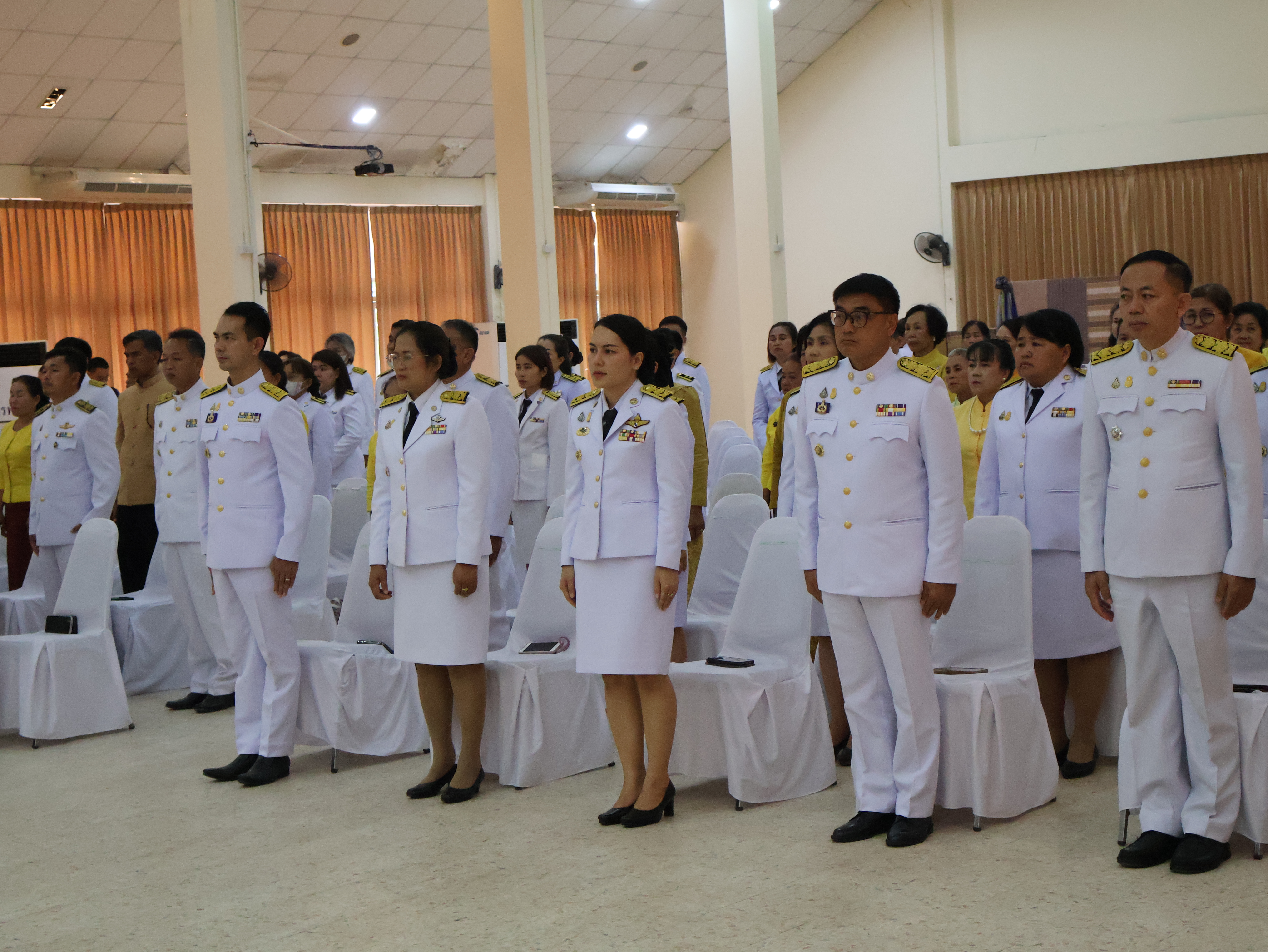 จังหวัดนครพนม   จัดพิธีมอบแบบลายผ้าพระราชทาน “ผ้าลายสิริวชิราภรณ์” “ผ้าลายชบาปัตตานี” และเครื่องหมายรับรองสินค้าแฟชั่นและหัตถกรรมพระราชทาน “Sustainable Fashion : แฟชั่นแห่งความยั่งยืน” ให้กับช่างทอผ้าทุกกลุ่ม ทุกเทคนิค เพื่อพัฒนาคุณภาพชีวิตประชาชนอย่างยั่งยืน