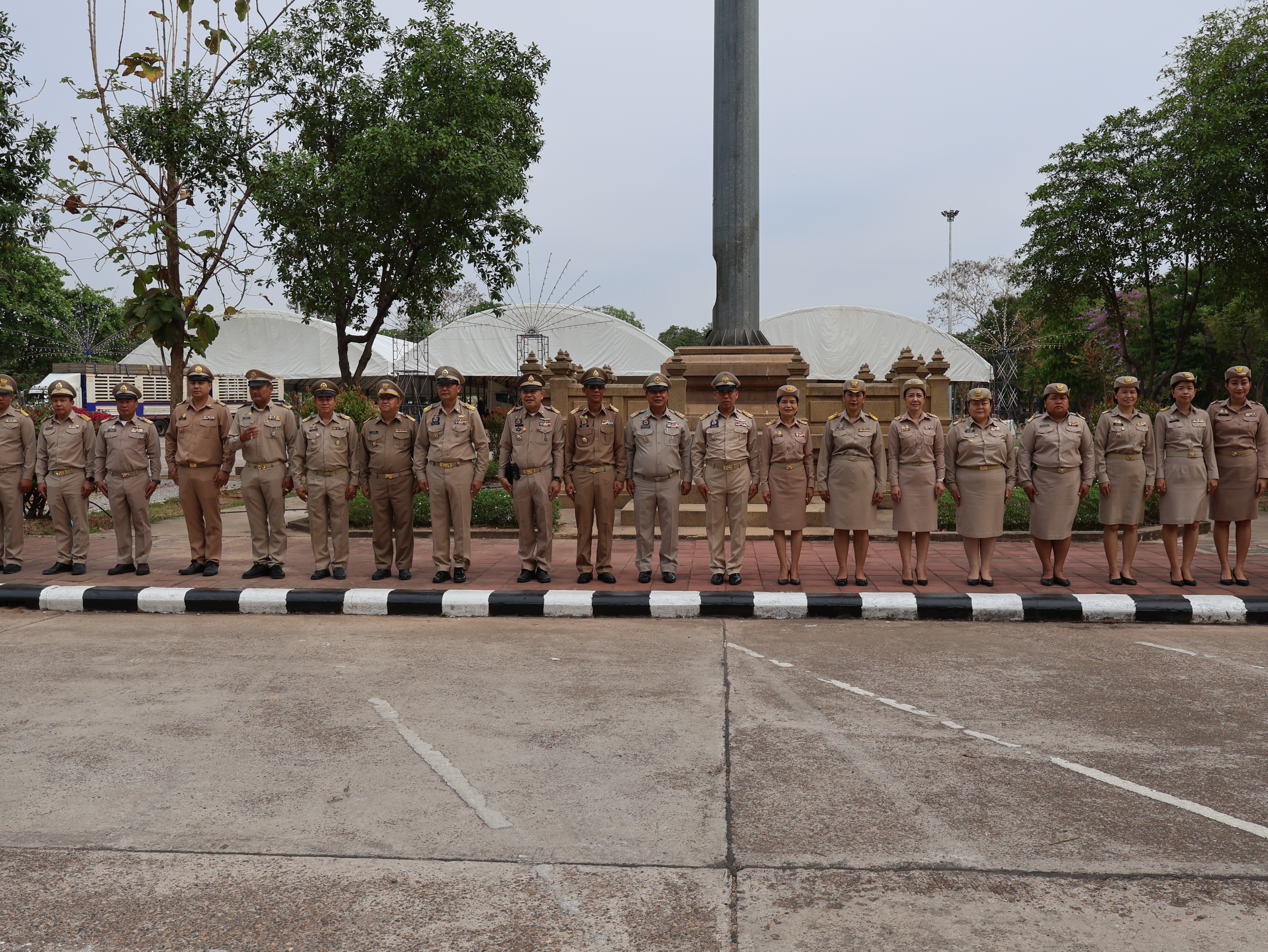 พช.นครพนม   ร่วมกิจกรรมเคารพธงชาติ สวดมนต์ไหว้พระ สร้างสำนึกรักและภาคภูมิใจในชาติไทย