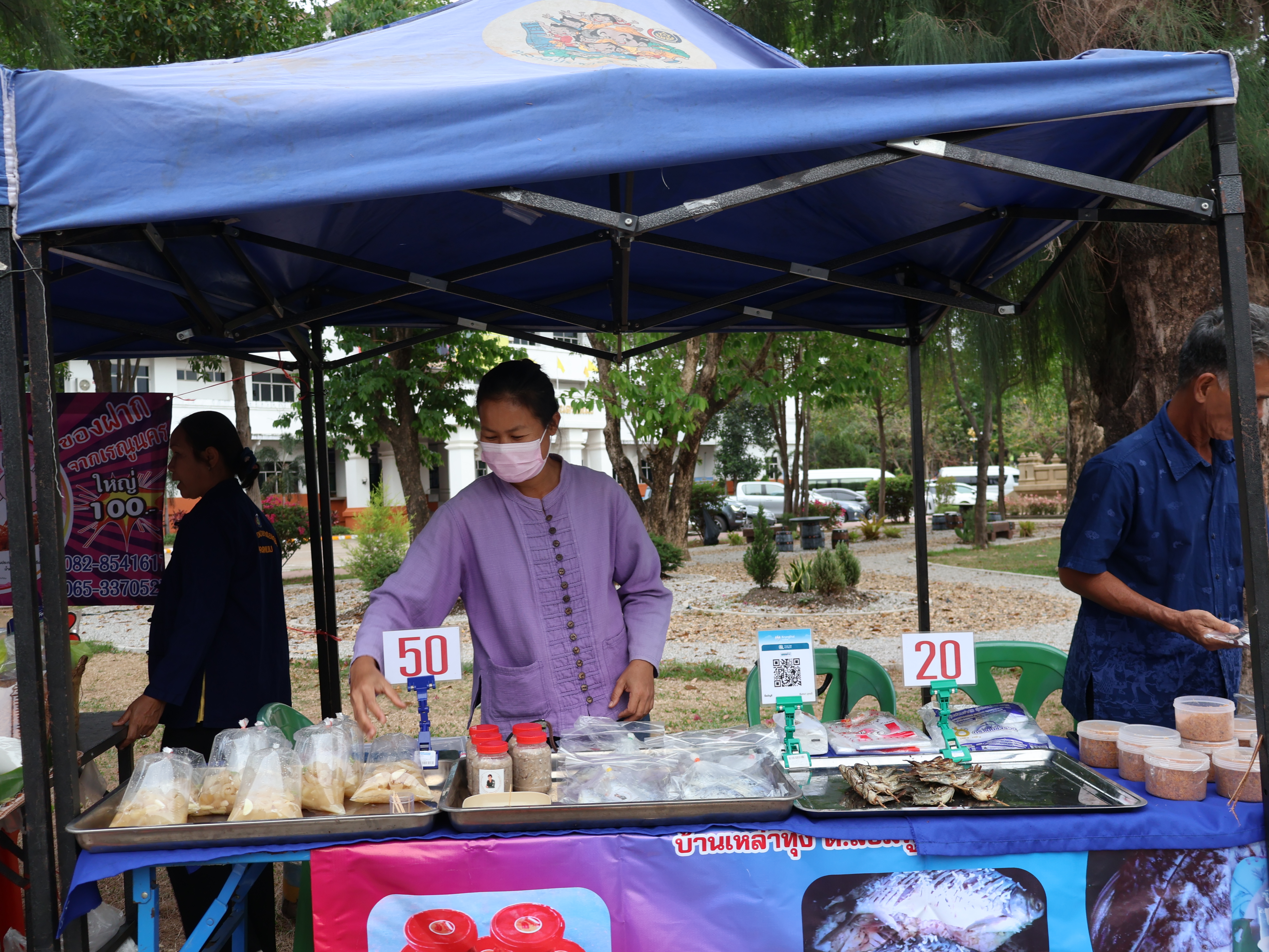 นครพนม   จัดแสดงและจำหน่ายผลผลิต โคก หนอง นา “ตลาดนัดโคก หนอง นา และอาหารปลอดภัย” สู่ความยั่งยืน
