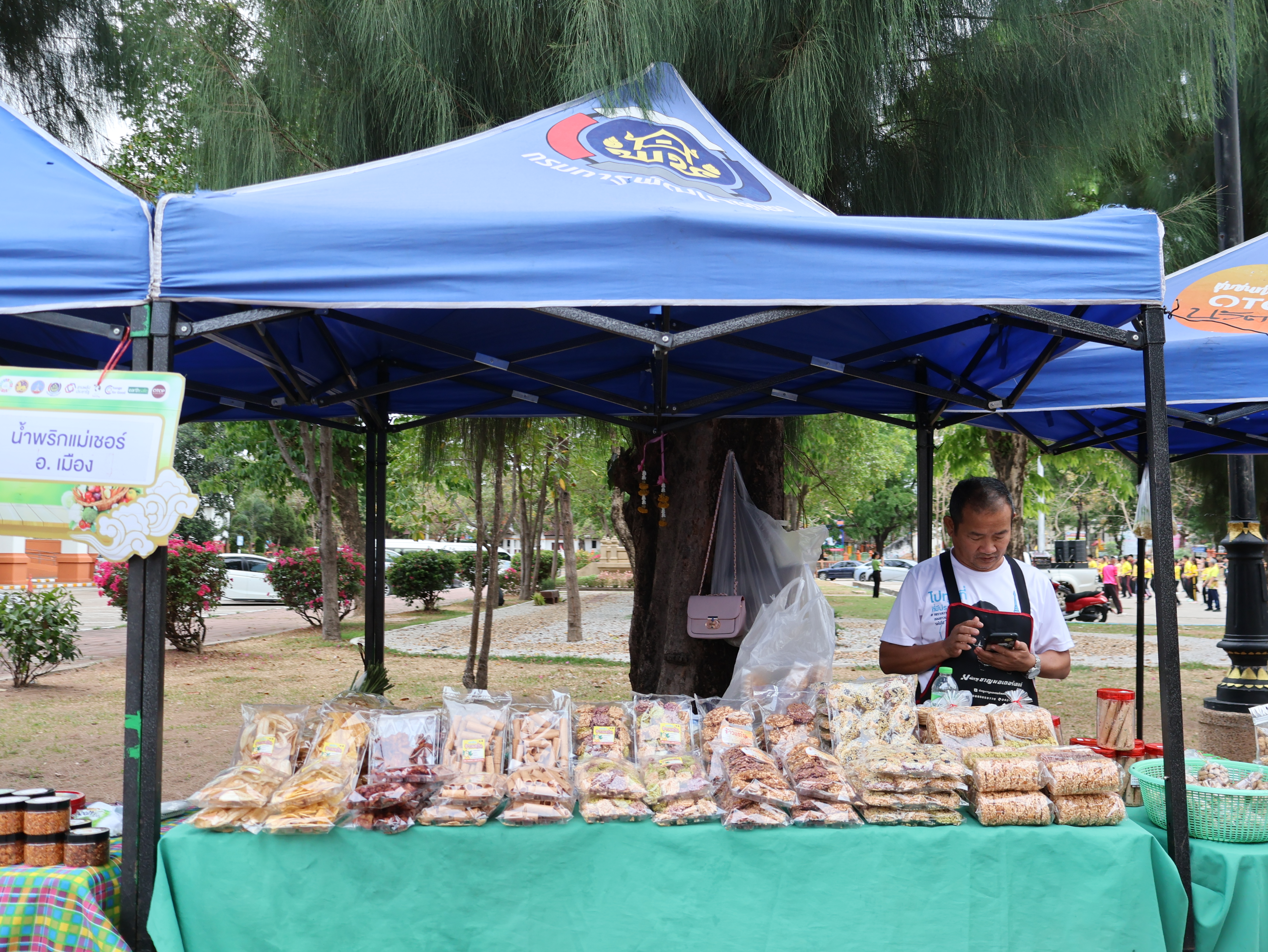นครพนม   จัดแสดงและจำหน่ายผลผลิต โคก หนอง นา “ตลาดนัดโคก หนอง นา และอาหารปลอดภัย” สู่ความยั่งยืน