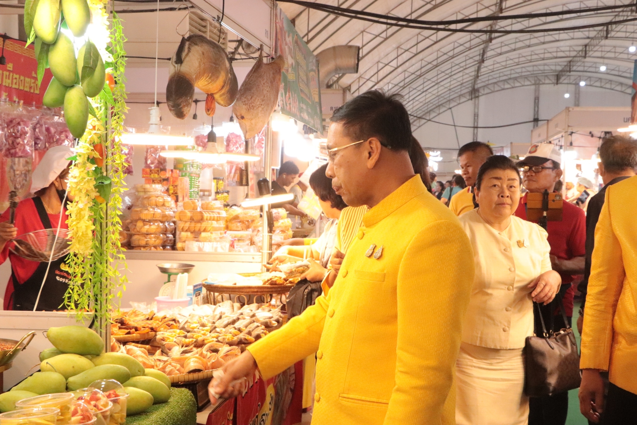 พ่อเมืองนครพนม   เยี่ยมชมการจัดงานมหกรรมการแสดงและจำหน่ายสินค้า OTOP ภายใต้งาน “ของดีชายแดนใต้ & OTOP ทั่วไทย ร่วมใจสู่ลุ่มแม่น้ำโขง” ประจำปี 2567