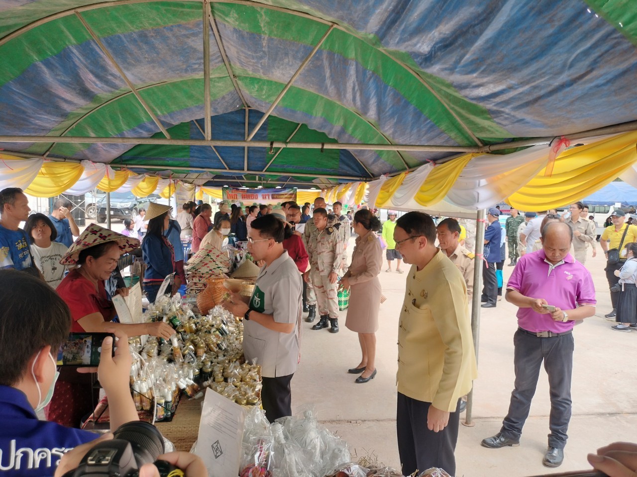 พช.นครพนม    ร่วมโครงการจังหวัดเคลื่อนที่แบบบูรณาการ “หน่วยบำบัดทุกข์ บำรุงสุข สร้างรอยยิ้มให้ประชาชนจังหวัดนครพนม” และหน่วยแพทย์เคลื่อนที่ พอ.สว. จังหวัดนครพนม ประจำปีงบประมาณ พ.ศ. 2567 พื้นที่อำเภอบ้านแพง