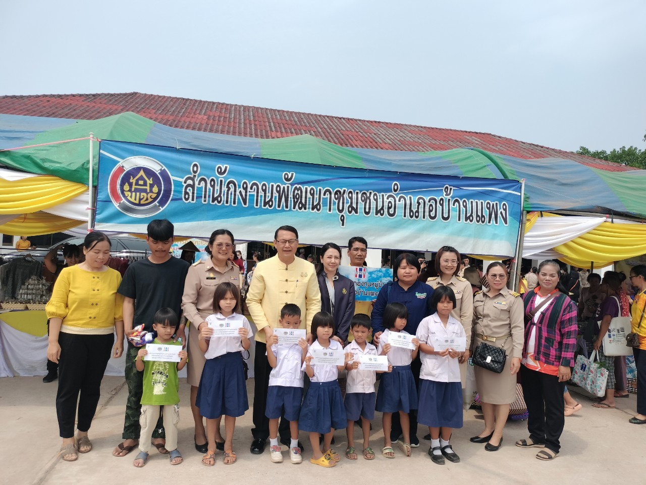 พช.นครพนม    ร่วมโครงการจังหวัดเคลื่อนที่แบบบูรณาการ “หน่วยบำบัดทุกข์ บำรุงสุข สร้างรอยยิ้มให้ประชาชนจังหวัดนครพนม” และหน่วยแพทย์เคลื่อนที่ พอ.สว. จังหวัดนครพนม ประจำปีงบประมาณ พ.ศ. 2567 พื้นที่อำเภอบ้านแพง