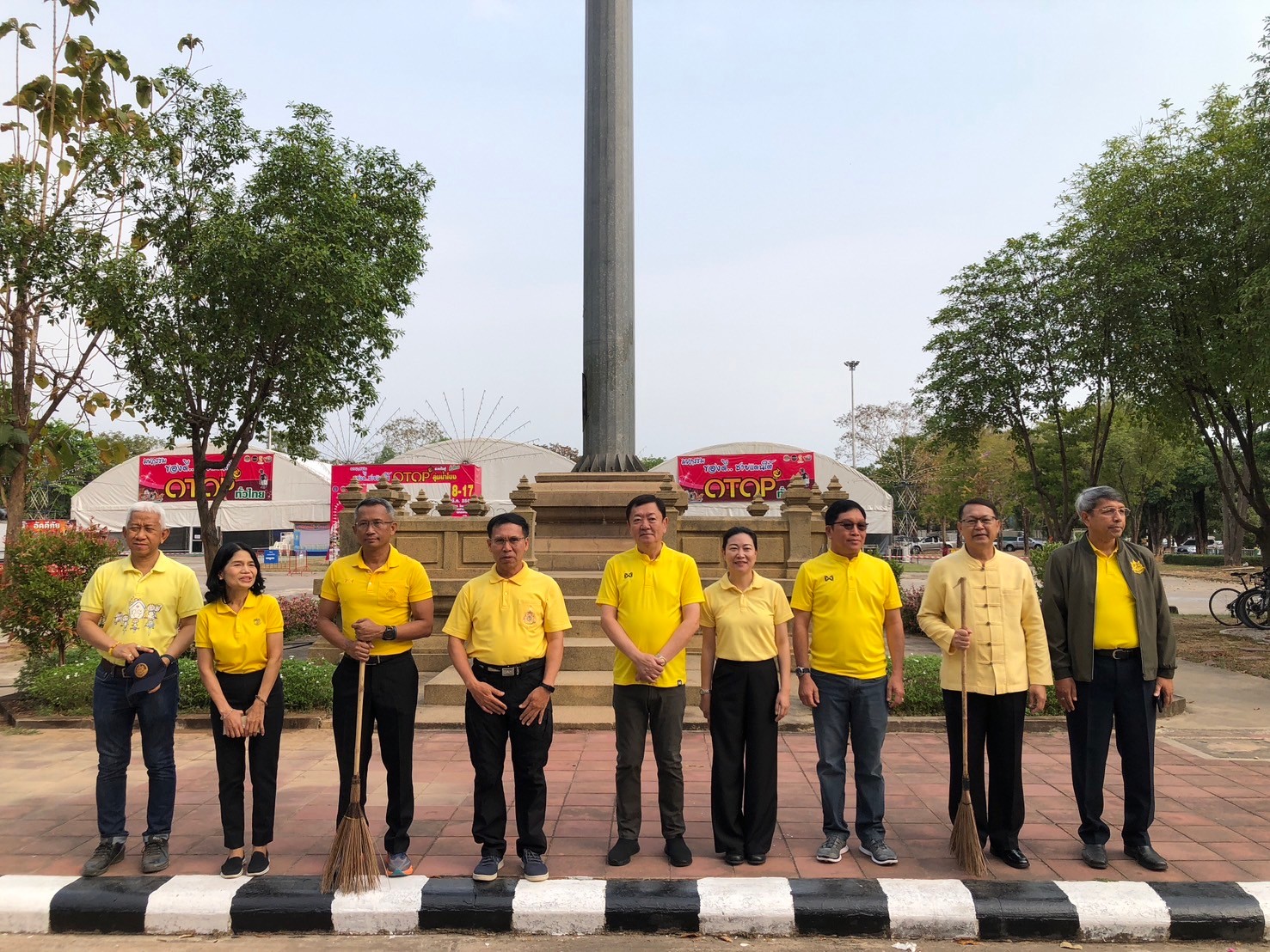 พช.นครพนม    ร่วมกิจกรรม Big Cleaning day ดำเนินการทำความสะอาด สร้างความเป็นระเบียบเรียบร้อยในบ้านเมือง ตามนโยบาย “หน้าบ้านน่ามอง นครพนมน่าอยู่”