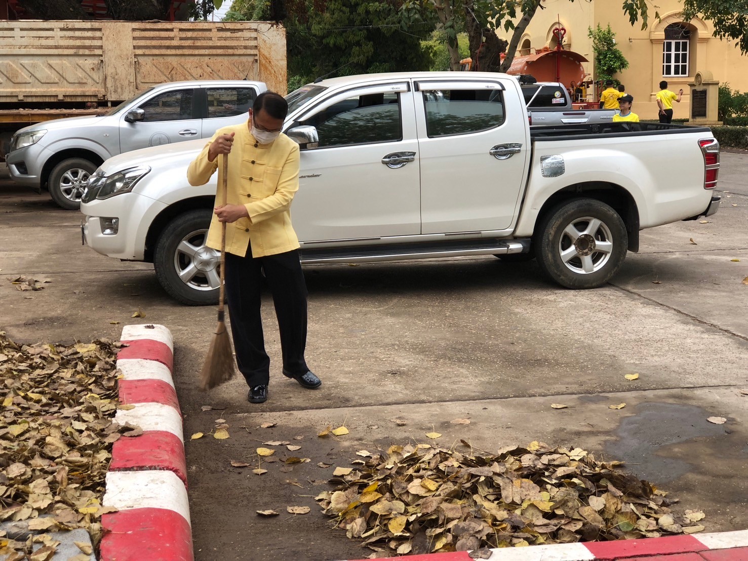 พช.นครพนม    ร่วมกิจกรรม Big Cleaning day ดำเนินการทำความสะอาด สร้างความเป็นระเบียบเรียบร้อยในบ้านเมือง ตามนโยบาย “หน้าบ้านน่ามอง นครพนมน่าอยู่”