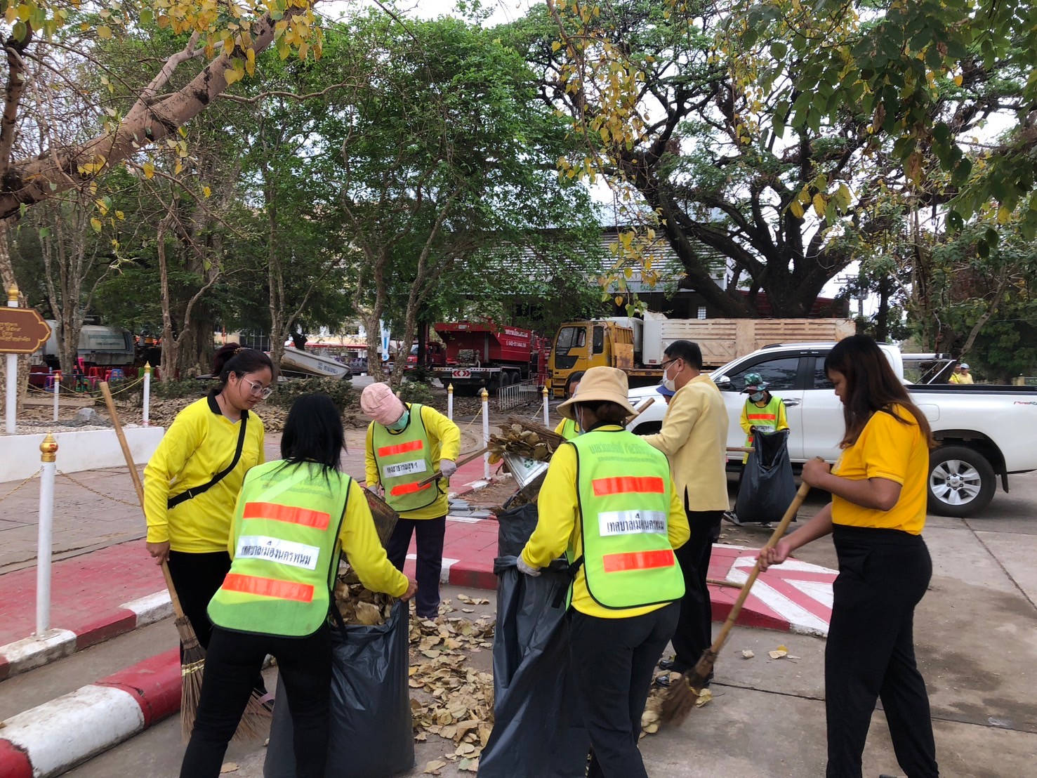 พช.นครพนม    ร่วมกิจกรรม Big Cleaning day ดำเนินการทำความสะอาด สร้างความเป็นระเบียบเรียบร้อยในบ้านเมือง ตามนโยบาย “หน้าบ้านน่ามอง นครพนมน่าอยู่”
