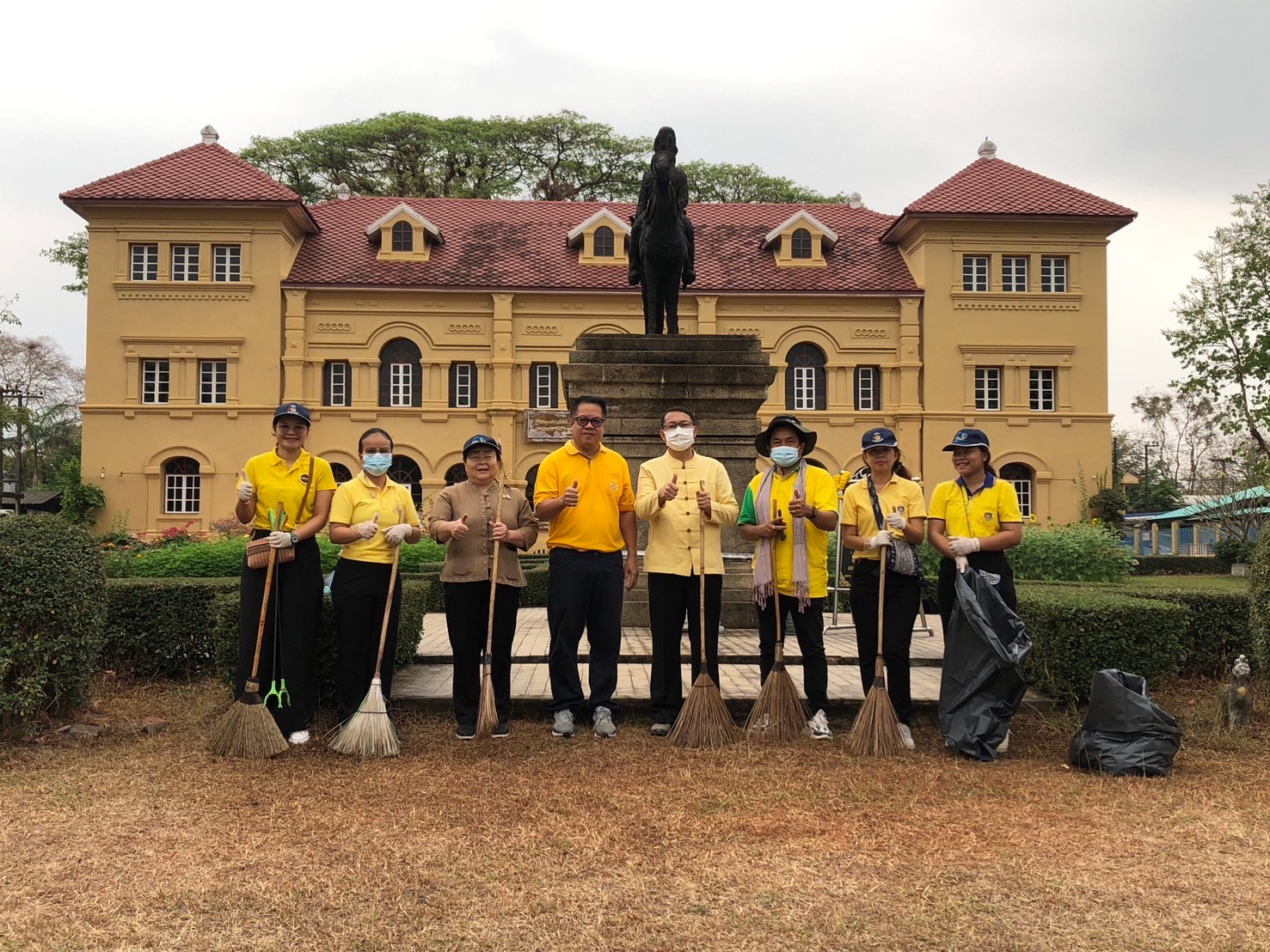 พช.นครพนม    ร่วมกิจกรรม Big Cleaning day ดำเนินการทำความสะอาด สร้างความเป็นระเบียบเรียบร้อยในบ้านเมือง ตามนโยบาย “หน้าบ้านน่ามอง นครพนมน่าอยู่”