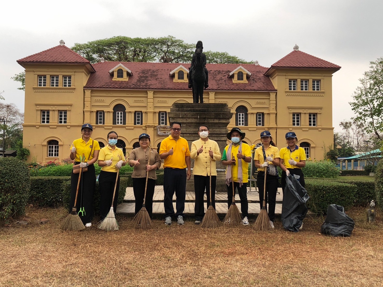 พช.นครพนม    ร่วมกิจกรรม Big Cleaning day ดำเนินการทำความสะอาด สร้างความเป็นระเบียบเรียบร้อยในบ้านเมือง ตามนโยบาย “หน้าบ้านน่ามอง นครพนมน่าอยู่”