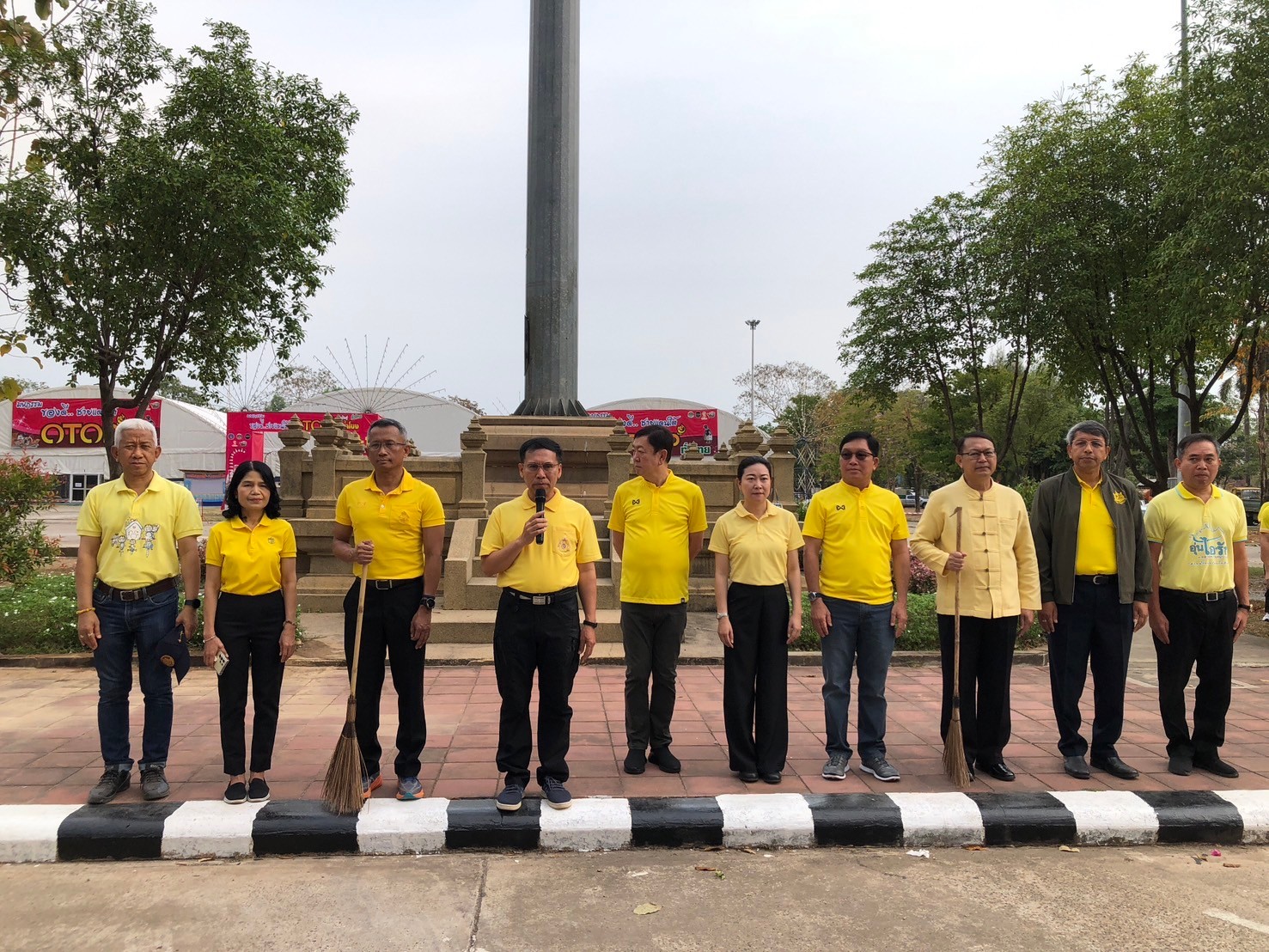 พช.นครพนม    ร่วมกิจกรรม Big Cleaning day ดำเนินการทำความสะอาด สร้างความเป็นระเบียบเรียบร้อยในบ้านเมือง ตามนโยบาย “หน้าบ้านน่ามอง นครพนมน่าอยู่”