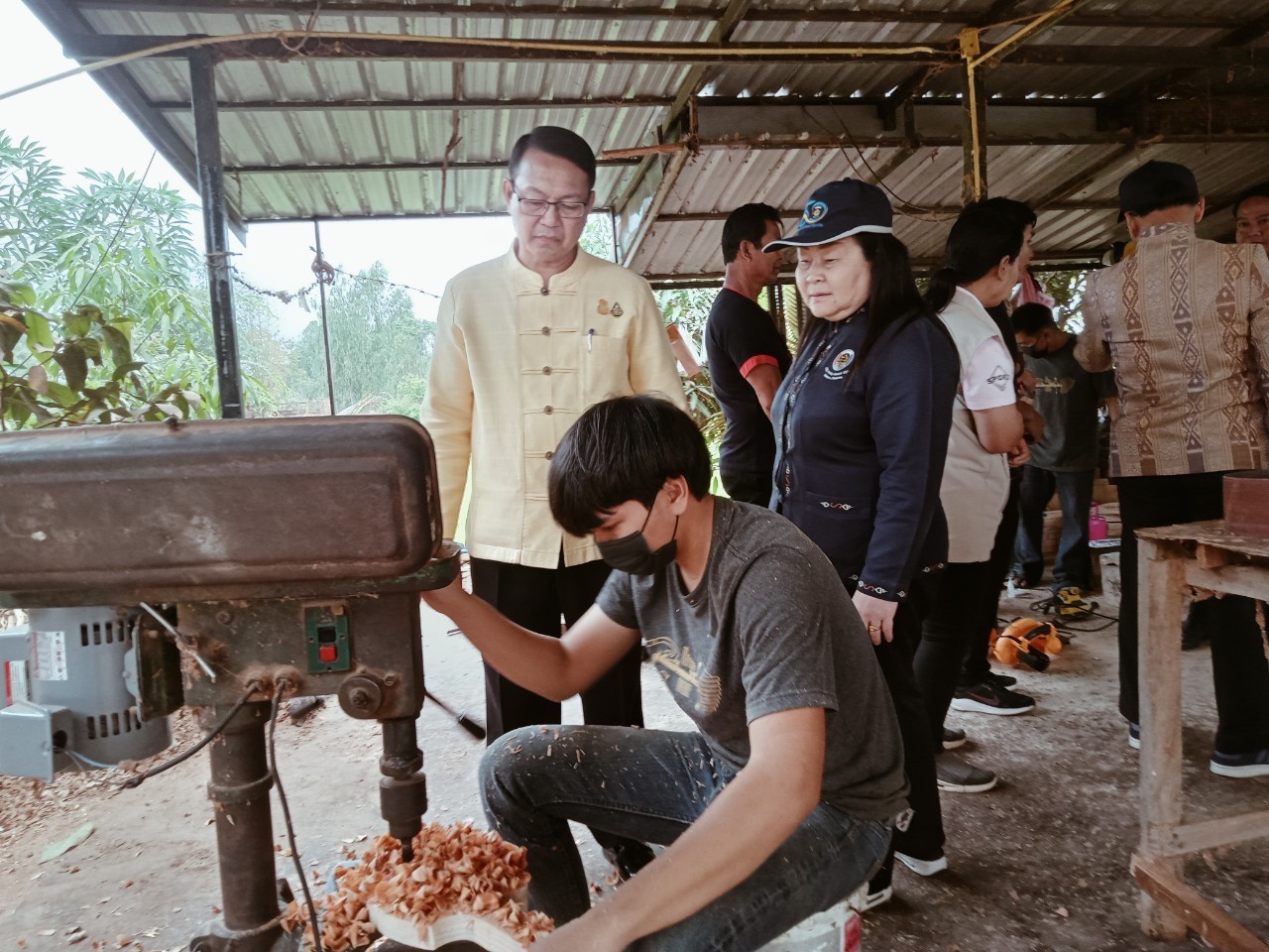 พ่อเมืองนครพนม    ลงพื้นที่ตรวจเยี่ยม หมู่บ้าน OTOP เพื่อการท่องเที่ยวบ้านท่าเรือ ตำบลท่าเรือ อำเภอนาหว้า จังหวัดนครพนม