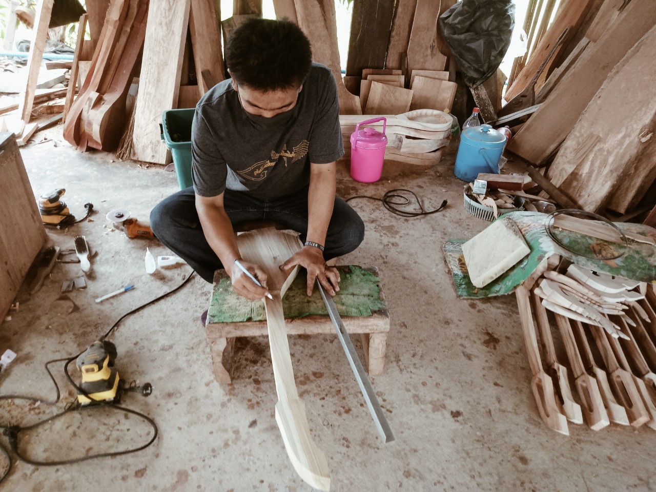 พ่อเมืองนครพนม    ลงพื้นที่ตรวจเยี่ยม หมู่บ้าน OTOP เพื่อการท่องเที่ยวบ้านท่าเรือ ตำบลท่าเรือ อำเภอนาหว้า จังหวัดนครพนม