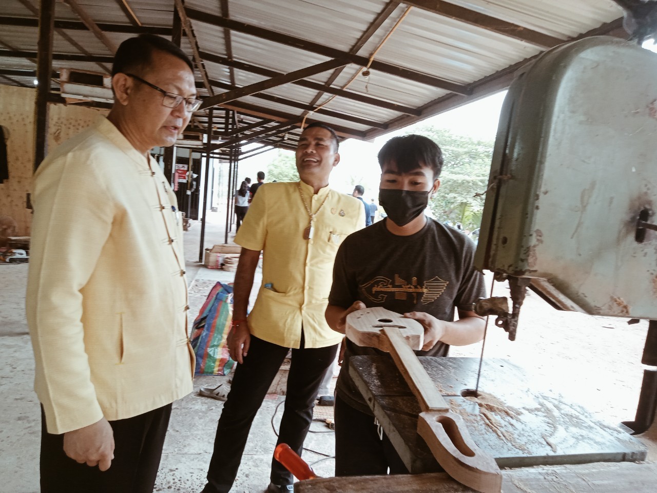 พ่อเมืองนครพนม    ลงพื้นที่ตรวจเยี่ยม หมู่บ้าน OTOP เพื่อการท่องเที่ยวบ้านท่าเรือ ตำบลท่าเรือ อำเภอนาหว้า จังหวัดนครพนม