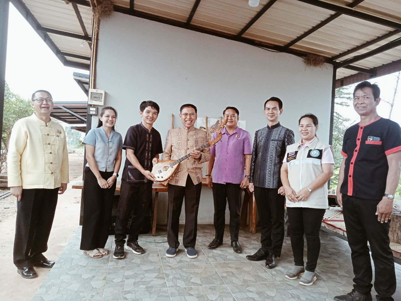 พ่อเมืองนครพนม    ลงพื้นที่ตรวจเยี่ยม หมู่บ้าน OTOP เพื่อการท่องเที่ยวบ้านท่าเรือ ตำบลท่าเรือ อำเภอนาหว้า จังหวัดนครพนม