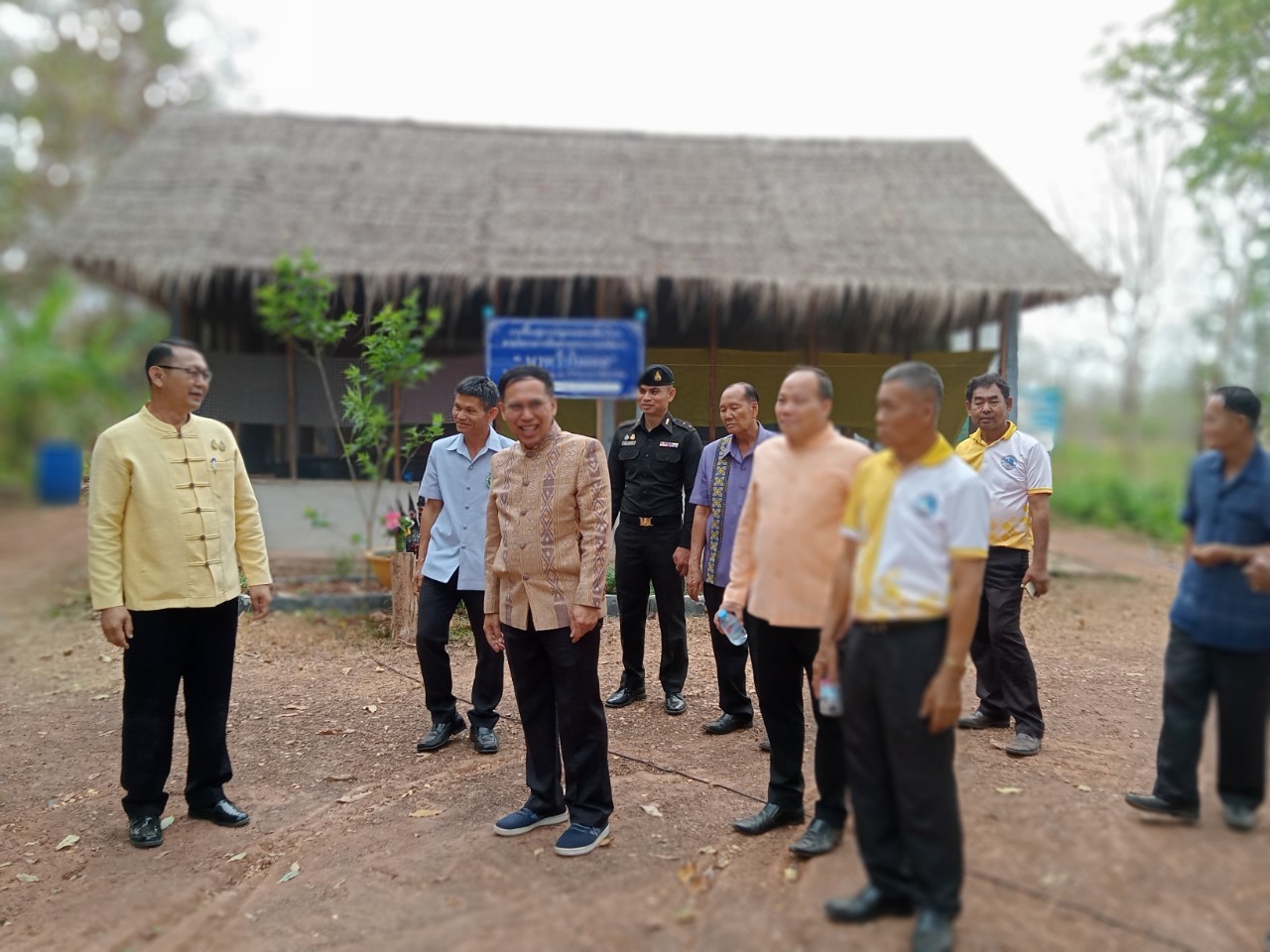 พ่อเมืองนครพนม    ลงพื้นที่ตรวจเยี่ยมการดำเนินกิจกรรมโรงเรือนเลี้ยงไหมและโรงเรือนองค์ความรู้หม่อนไหม แปลงฟื้นฟูการปลูกหม่อนเลี้ยงไหม ตามโครงการสืบสานพระราชปณิธาน “นาหว้าโมเดล” ในโอกาสครบรอบ 50  ปี โครงการศิลปาชีพ