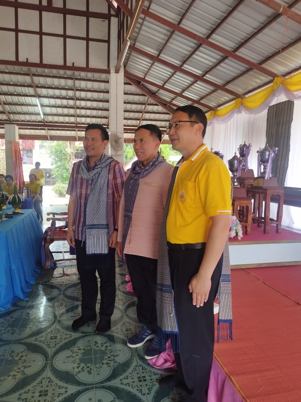 ผู้ว่าฯนครพนม   ลงพื้นที่ติดตามการน้อมนำแนวพระราชดำริของสมเด็จพระกนิษฐาธิราชเจ้า กรมสมเด็จพระเทพรัตนราชสุดาฯ สยามบรมราชกุมารี สู่ปฏิบัติการปลูกพืชผักสวนครัว เพื่อสร้างความมั่นคงทางอาหารและการดำเนินงานพัฒนาหมู่บ้านยั่งยืน ประจำปีงบประมาณ พ.ศ.2567 อำเภอนาแก จังหวัดนครพนม