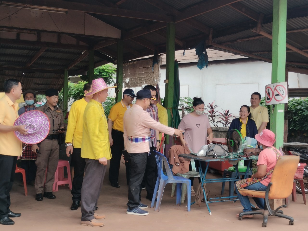 ผู้ว่าฯนครพนม   ลงพื้นที่ติดตามการน้อมนำแนวพระราชดำริของสมเด็จพระกนิษฐาธิราชเจ้า กรมสมเด็จพระเทพรัตนราชสุดาฯ สยามบรมราชกุมารี สู่ปฏิบัติการปลูกพืชผักสวนครัว เพื่อสร้างความมั่นคงทางอาหารและการดำเนินงานพัฒนาหมู่บ้านยั่งยืน ประจำปีงบประมาณ พ.ศ.2567 อำเภอนาแก จังหวัดนครพนม