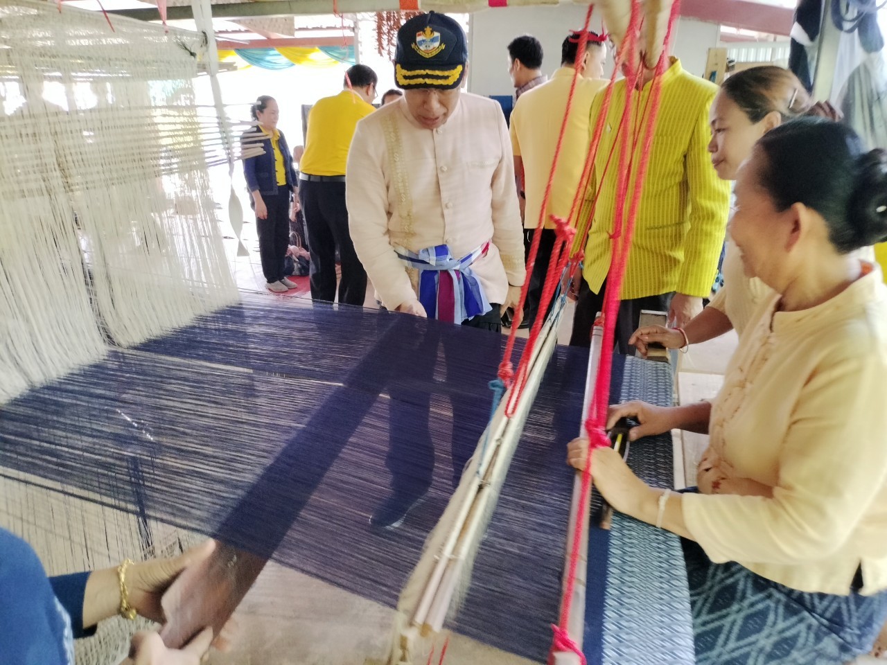 ผู้ว่าฯนครพนม   ลงพื้นที่ติดตามการน้อมนำแนวพระราชดำริของสมเด็จพระกนิษฐาธิราชเจ้า กรมสมเด็จพระเทพรัตนราชสุดาฯ สยามบรมราชกุมารี สู่ปฏิบัติการปลูกพืชผักสวนครัว เพื่อสร้างความมั่นคงทางอาหารและการดำเนินงานพัฒนาหมู่บ้านยั่งยืน ประจำปีงบประมาณ พ.ศ.2567 อำเภอนาแก จังหวัดนครพนม