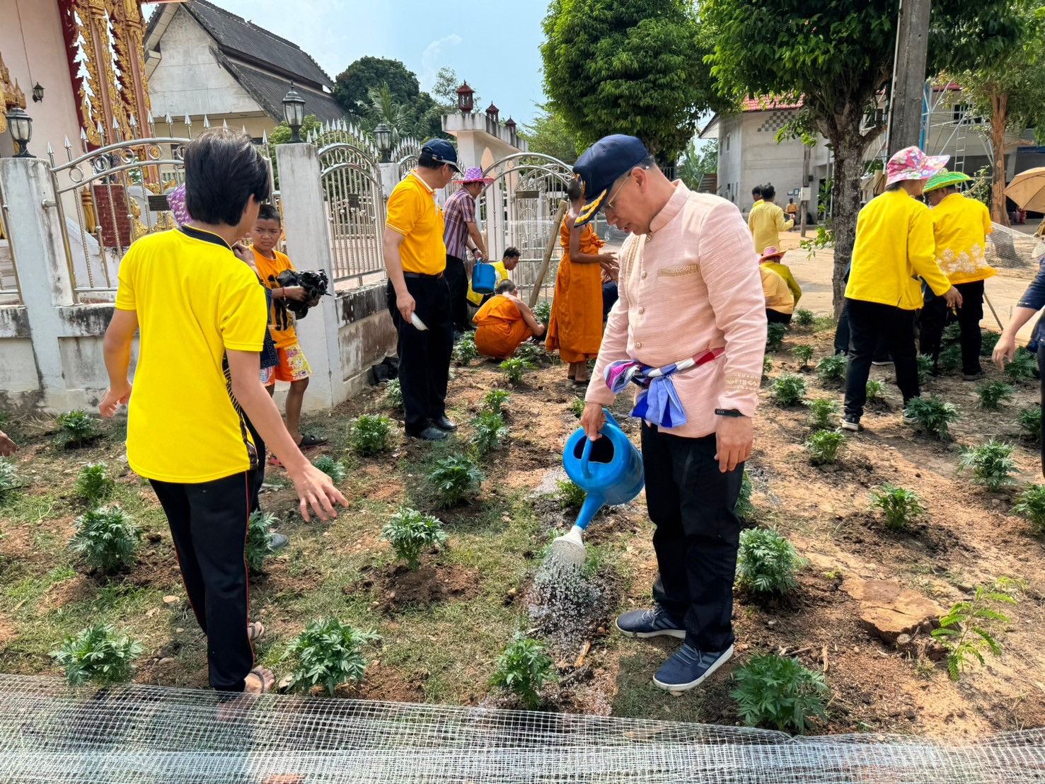 ผู้ว่าฯนครพนม   ลงพื้นที่ติดตามการน้อมนำแนวพระราชดำริของสมเด็จพระกนิษฐาธิราชเจ้า กรมสมเด็จพระเทพรัตนราชสุดาฯ สยามบรมราชกุมารี สู่ปฏิบัติการปลูกพืชผักสวนครัว เพื่อสร้างความมั่นคงทางอาหารและการดำเนินงานพัฒนาหมู่บ้านยั่งยืน ประจำปีงบประมาณ พ.ศ.2567 อำเภอนาแก จังหวัดนครพนม