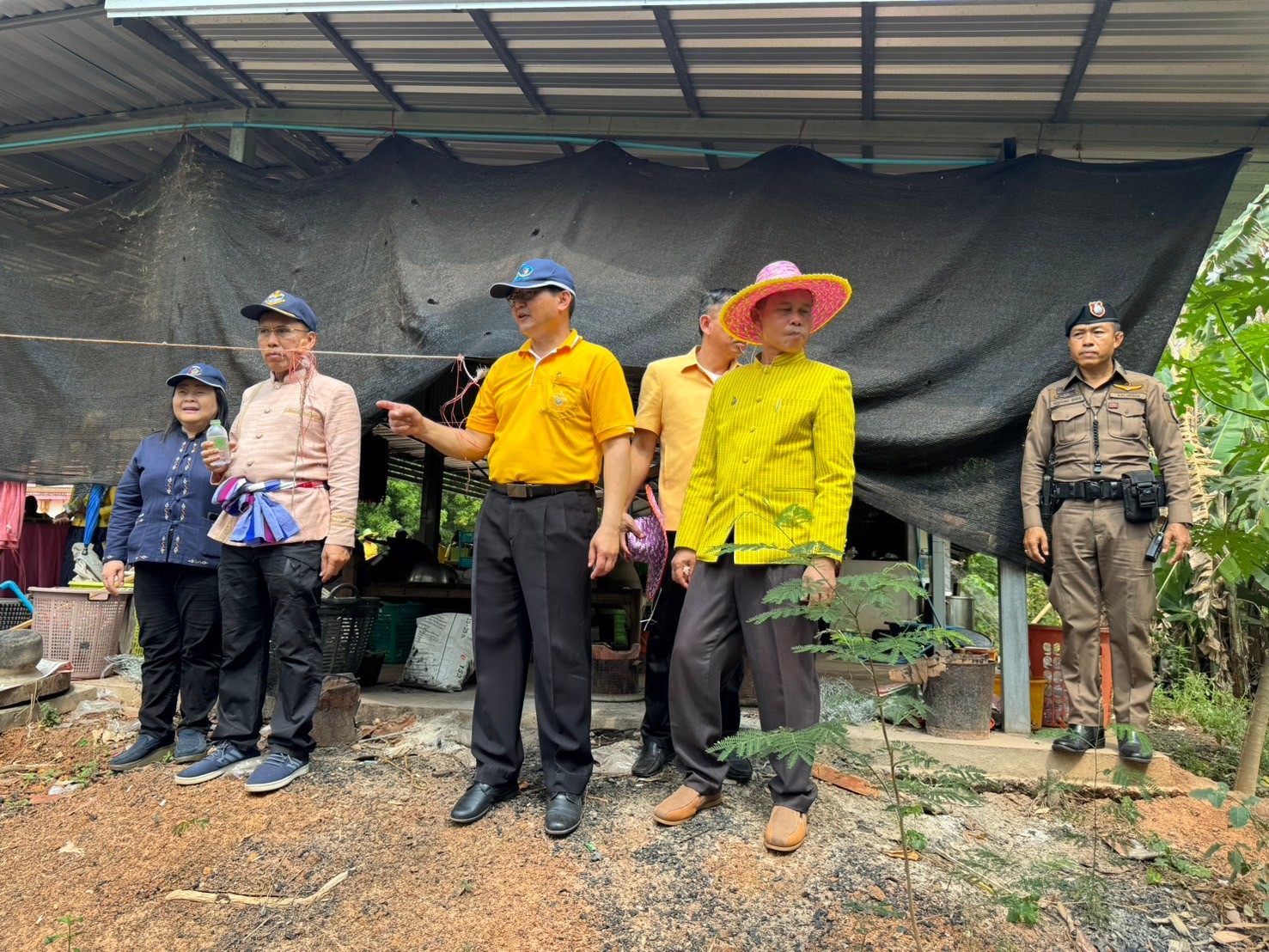 ผู้ว่าฯนครพนม   ลงพื้นที่ติดตามการน้อมนำแนวพระราชดำริของสมเด็จพระกนิษฐาธิราชเจ้า กรมสมเด็จพระเทพรัตนราชสุดาฯ สยามบรมราชกุมารี สู่ปฏิบัติการปลูกพืชผักสวนครัว เพื่อสร้างความมั่นคงทางอาหารและการดำเนินงานพัฒนาหมู่บ้านยั่งยืน ประจำปีงบประมาณ พ.ศ.2567 อำเภอนาแก จังหวัดนครพนม