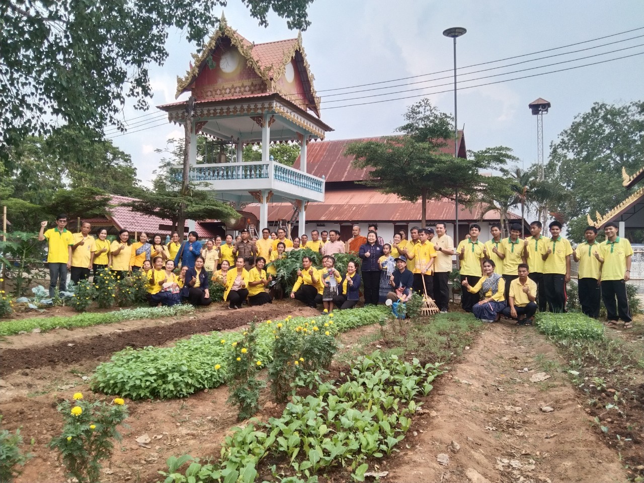 ผู้ว่าฯนครพนม   ลงพื้นที่ติดตามการน้อมนำแนวพระราชดำริของสมเด็จพระกนิษฐาธิราชเจ้า กรมสมเด็จพระเทพรัตนราชสุดาฯ สยามบรมราชกุมารี สู่ปฏิบัติการปลูกพืชผักสวนครัว เพื่อสร้างความมั่นคงทางอาหารและการดำเนินงานพัฒนาหมู่บ้านยั่งยืน ประจำปีงบประมาณ พ.ศ.2567 อำเภอนาแก จังหวัดนครพนม