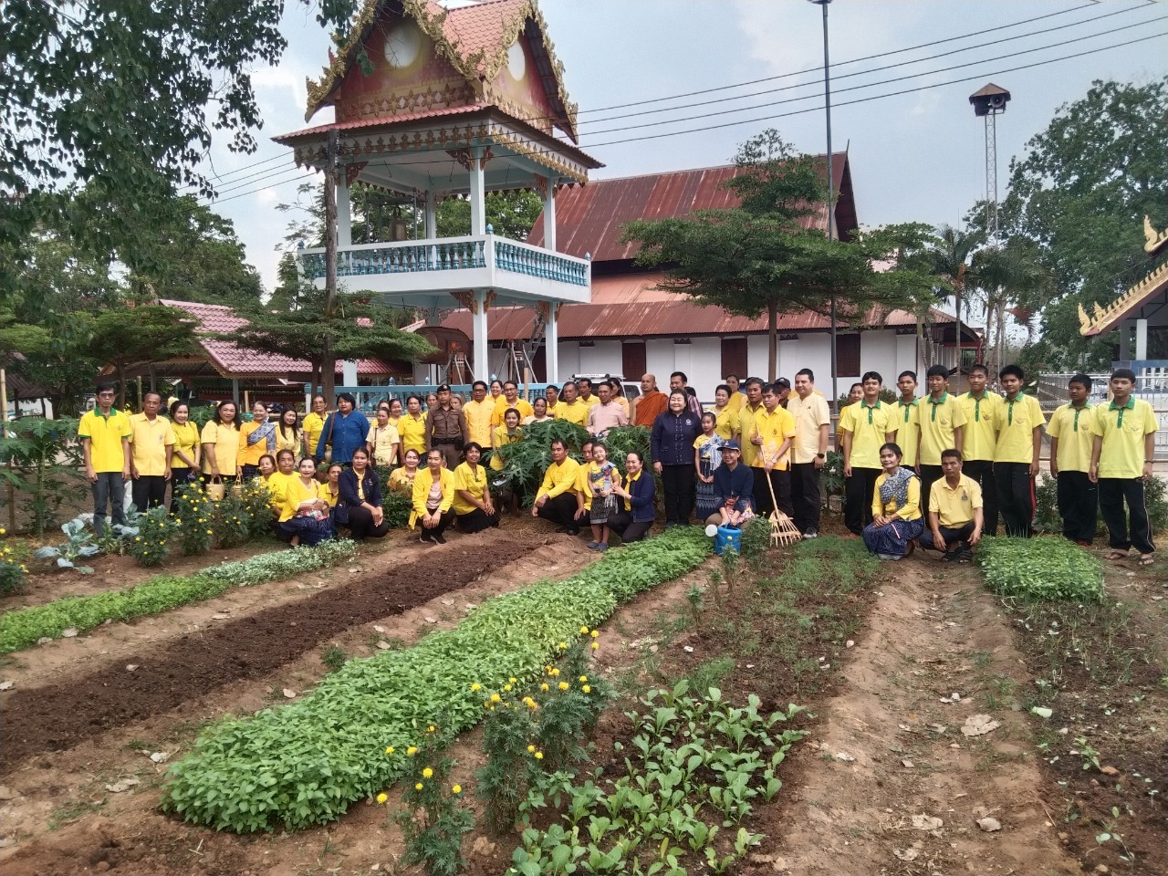 ผู้ว่าฯนครพนม   ลงพื้นที่ติดตามการน้อมนำแนวพระราชดำริของสมเด็จพระกนิษฐาธิราชเจ้า กรมสมเด็จพระเทพรัตนราชสุดาฯ สยามบรมราชกุมารี สู่ปฏิบัติการปลูกพืชผักสวนครัว เพื่อสร้างความมั่นคงทางอาหารและการดำเนินงานพัฒนาหมู่บ้านยั่งยืน ประจำปีงบประมาณ พ.ศ.2567 อำเภอนาแก จังหวัดนครพนม