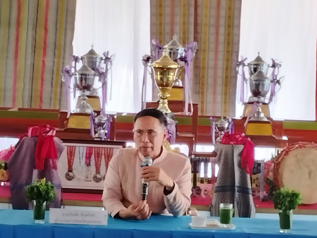 ผู้ว่าฯนครพนม   ลงพื้นที่ติดตามการน้อมนำแนวพระราชดำริของสมเด็จพระกนิษฐาธิราชเจ้า กรมสมเด็จพระเทพรัตนราชสุดาฯ สยามบรมราชกุมารี สู่ปฏิบัติการปลูกพืชผักสวนครัว เพื่อสร้างความมั่นคงทางอาหารและการดำเนินงานพัฒนาหมู่บ้านยั่งยืน ประจำปีงบประมาณ พ.ศ.2567 อำเภอนาแก จังหวัดนครพนม