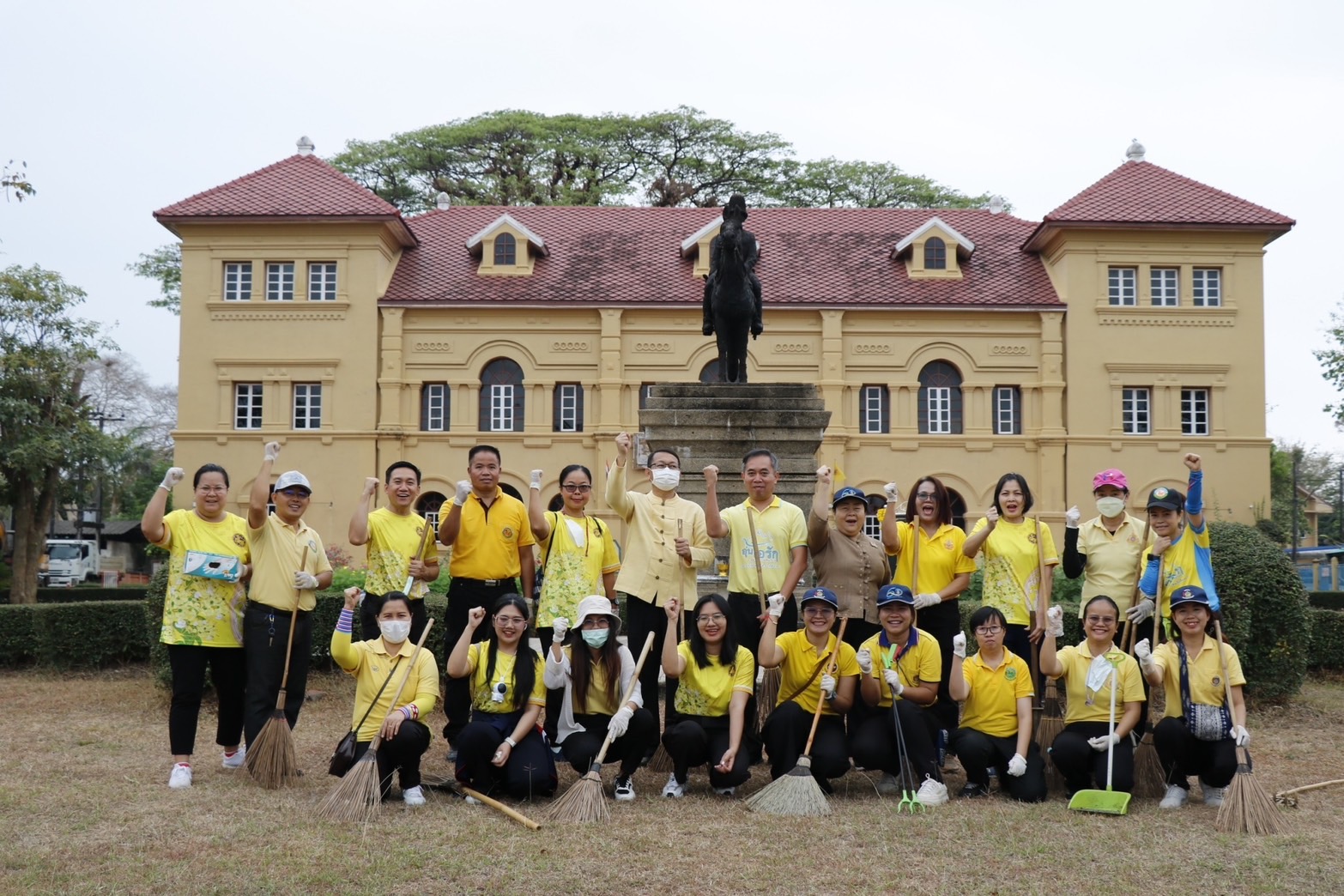 พช.นครพนม    ร่วมกิจกรรม Big Cleaning day ดำเนินการทำความสะอาด สร้างความเป็นระเบียบเรียบร้อยในบ้านเมือง ตามนโยบาย “หน้าบ้านน่ามอง นครพนมน่าอยู่”