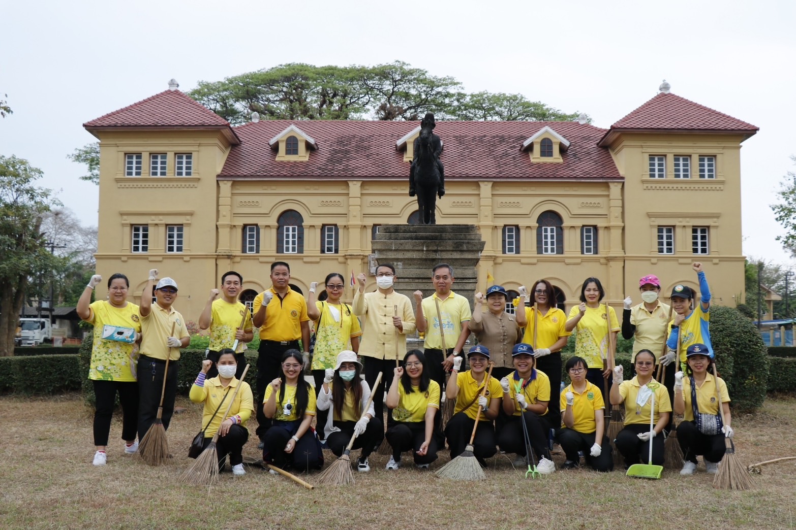พช.นครพนม    ร่วมกิจกรรม Big Cleaning day ดำเนินการทำความสะอาด สร้างความเป็นระเบียบเรียบร้อยในบ้านเมือง ตามนโยบาย “หน้าบ้านน่ามอง นครพนมน่าอยู่”